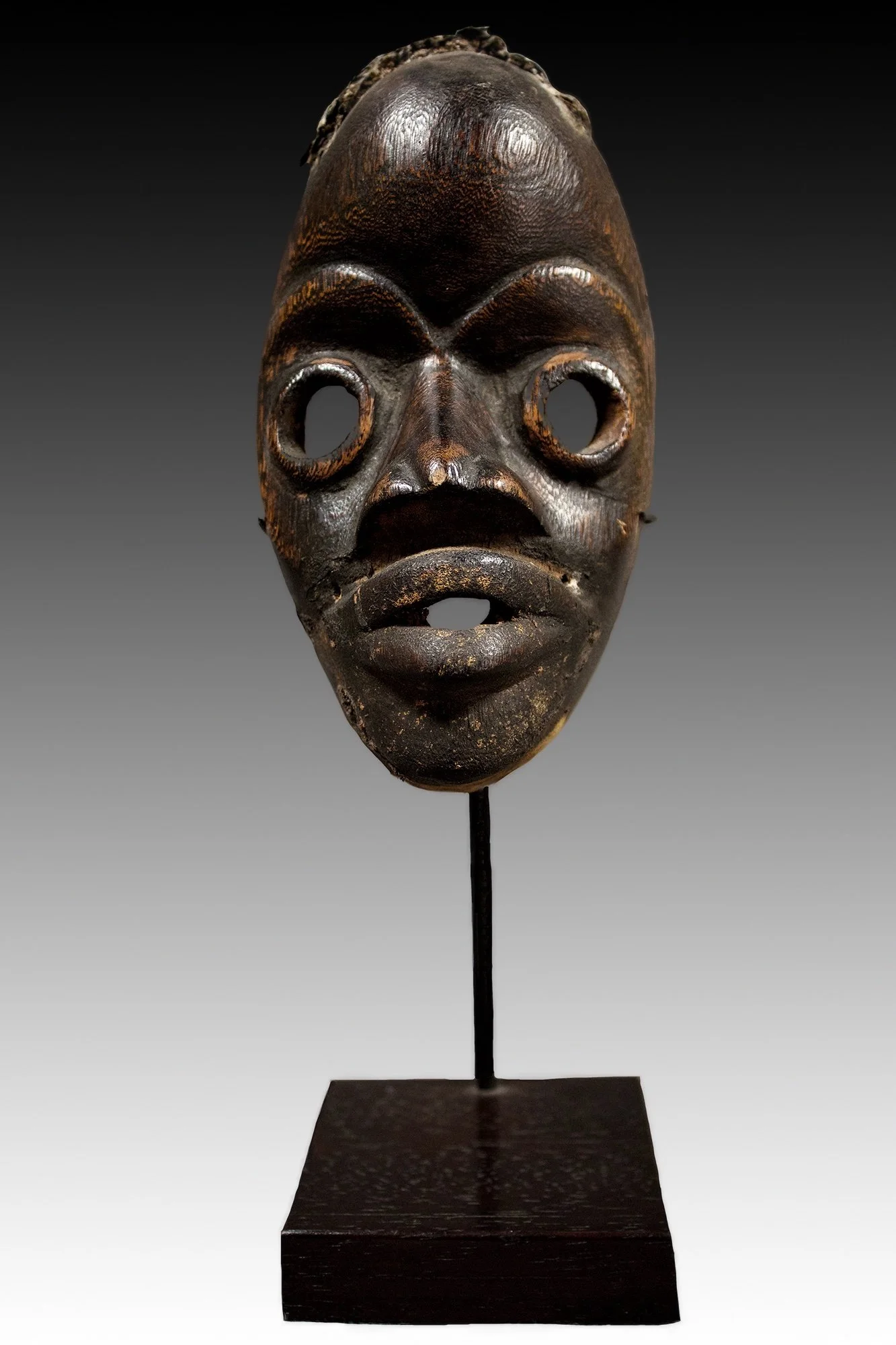 Dan racer mask, known as Gunyege.  www.gallerytribalart.com