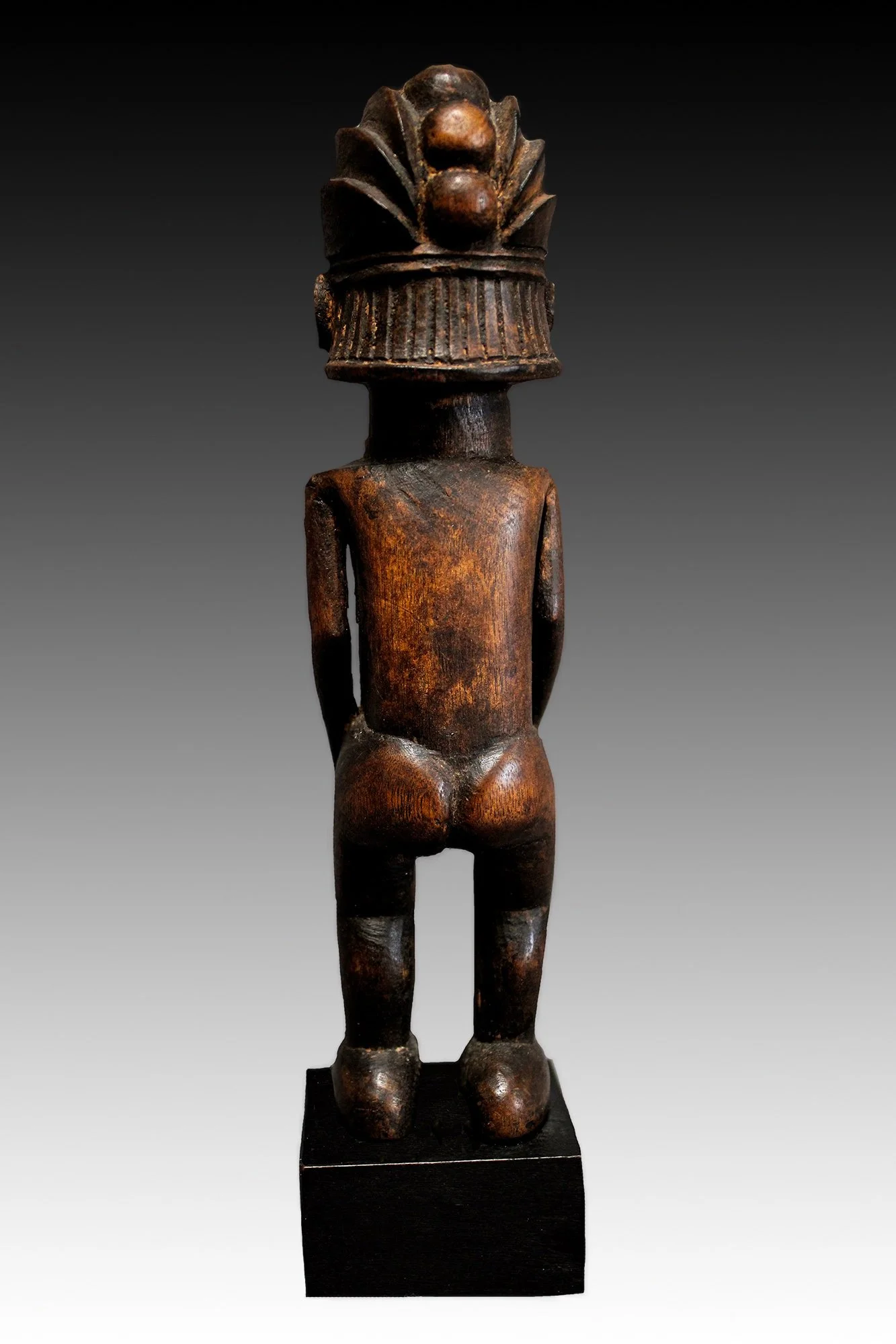 Luba figure, Democratic Republic of Congo, classical African wood carvings.  www.gallerytribalart.com