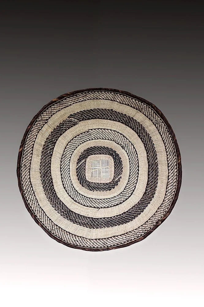 Tonga basket from Zimbabwe have many designs such as the spider motif, lightning patterns and butterflies.  www.gallerytribalart.com