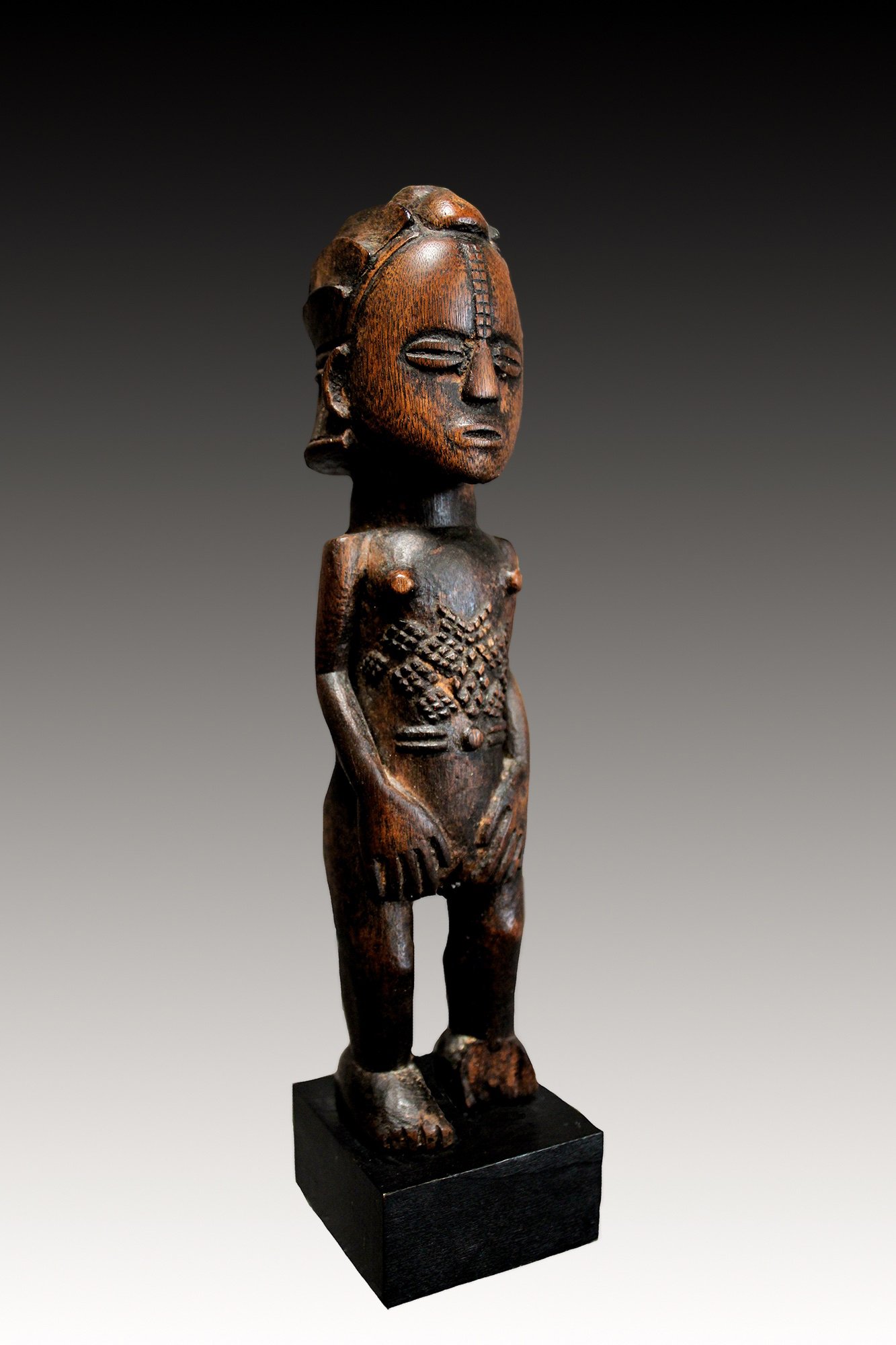 Luba figure, traditional African sculpture from the Congo.  www.gallerytribalart.com