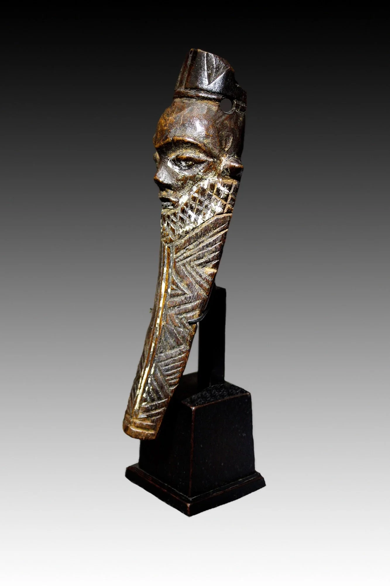 Pende Amulet, Pende wooden mask
