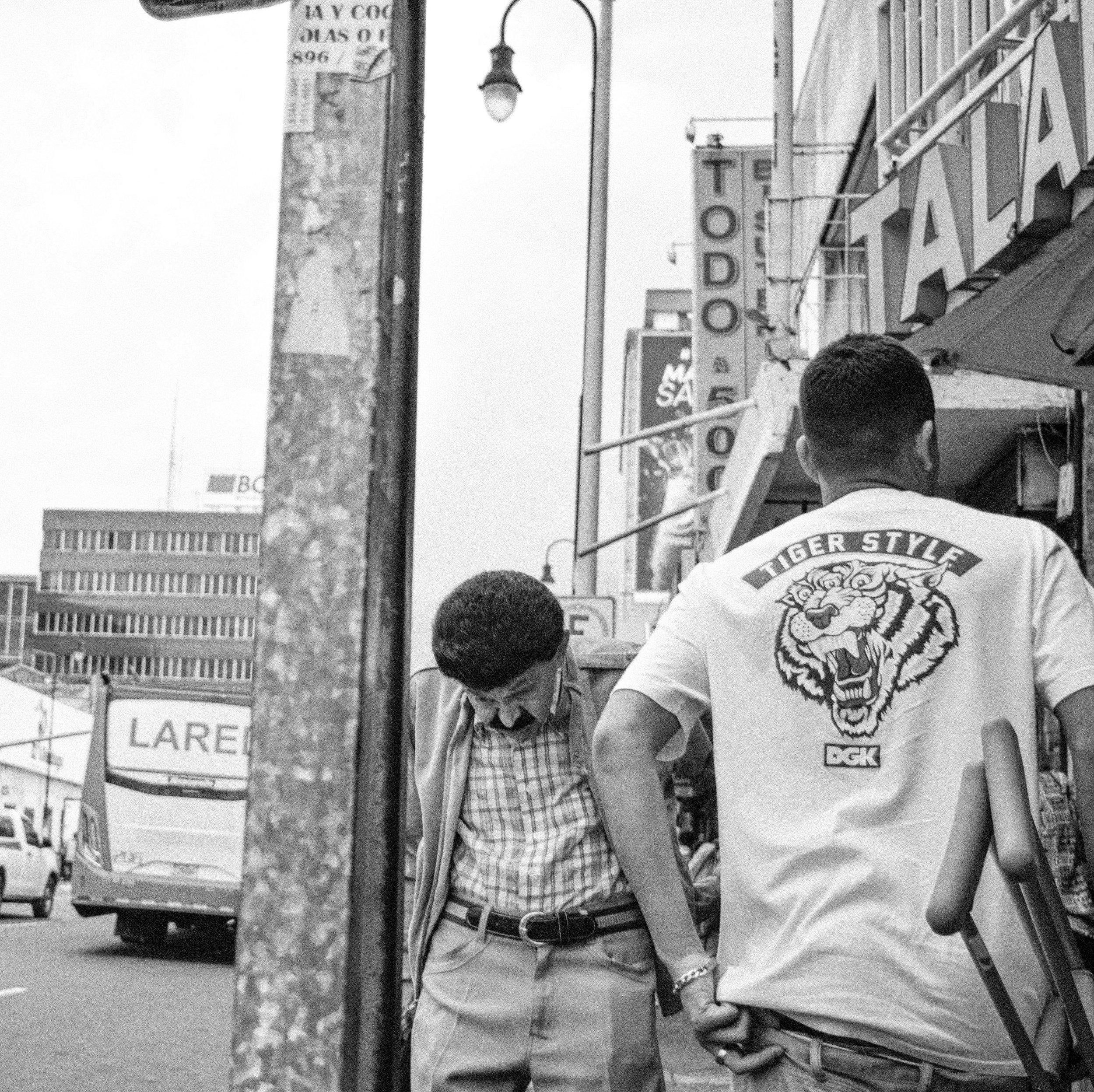 Stree life at Segunda Avenida tends to be very busy at all times of the day.