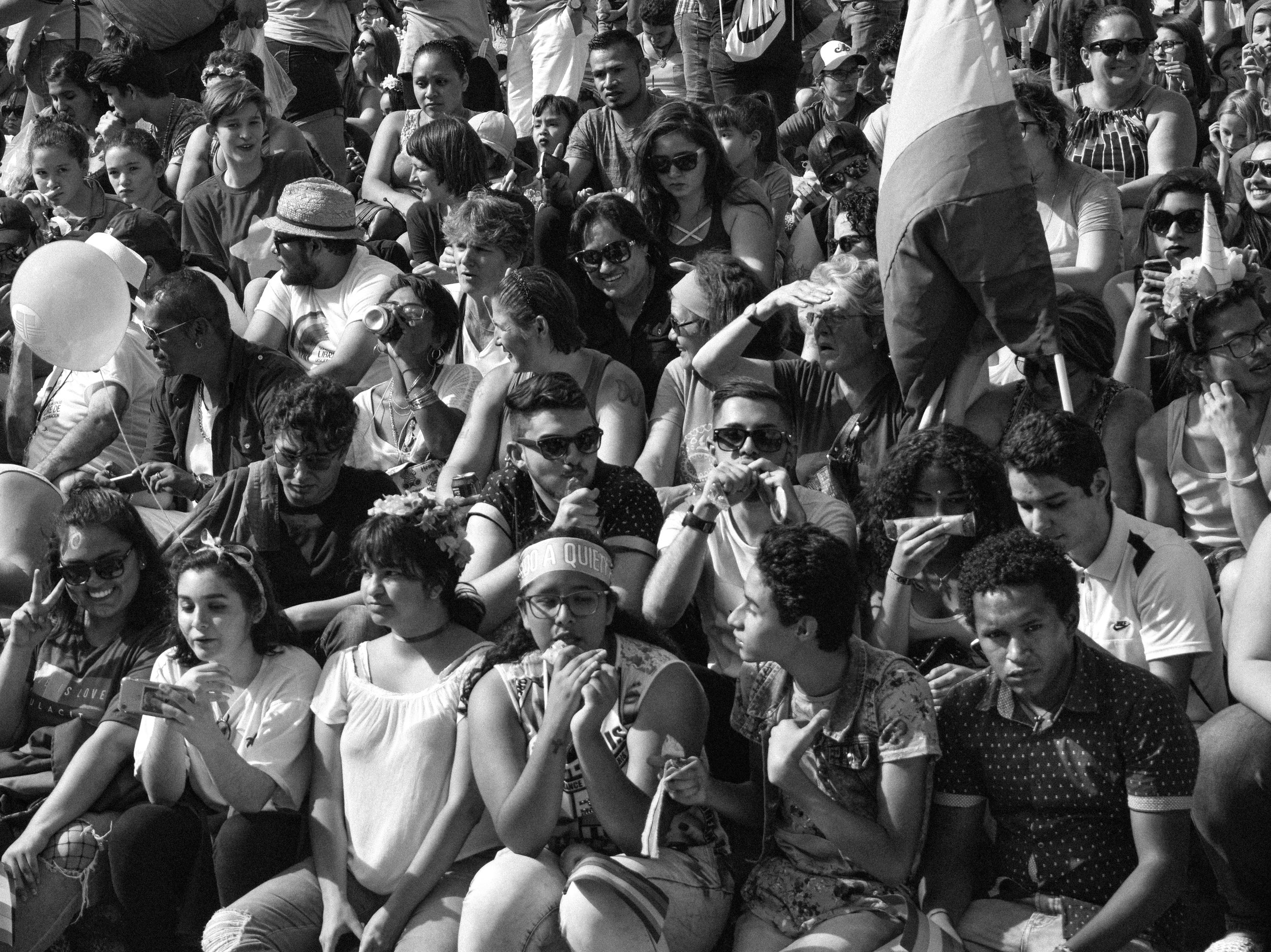 A crowd waiting for the major of SJ to adress the pride parade.