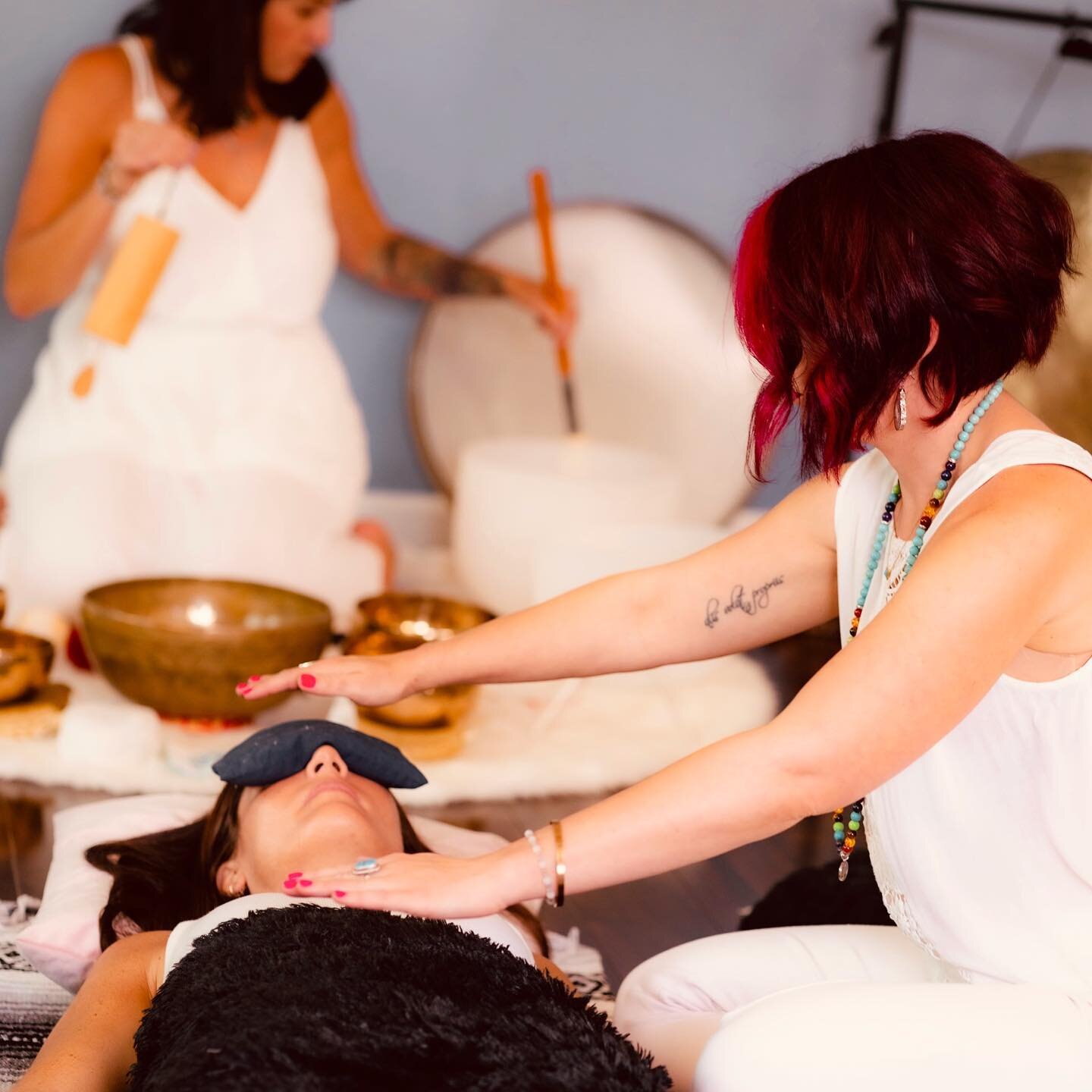 ✨REIKI SOUND BATH✨

Transport to a different mental and physical state while experiencing the relaxing sounds of multiple instruments while at the same time receiving reiki energy healing. 

Sound Baths &amp; Reiki are ancient healing techniques that
