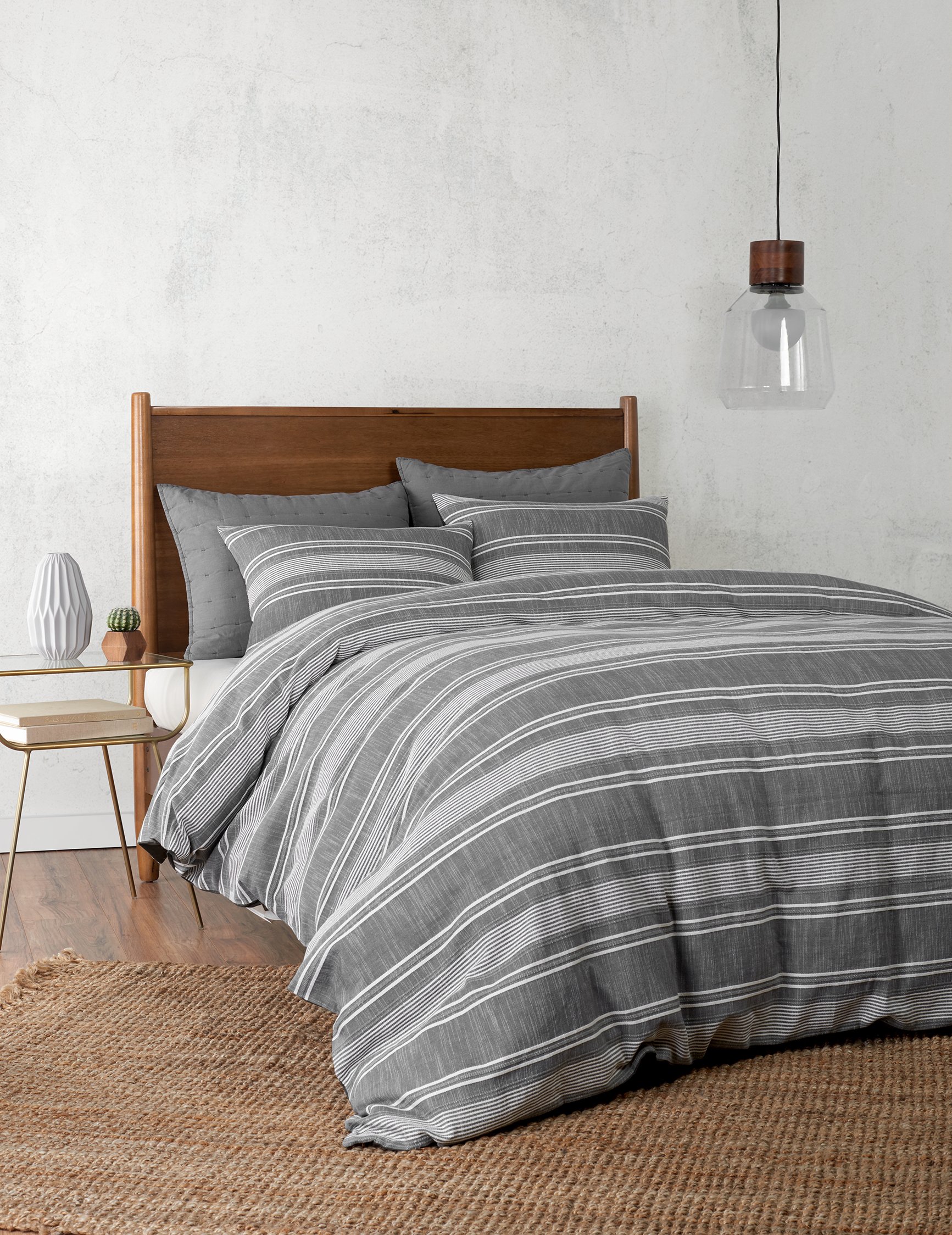 UGG_2018_BBB_Bayside_Charcoal_Bed_Lif.jpg