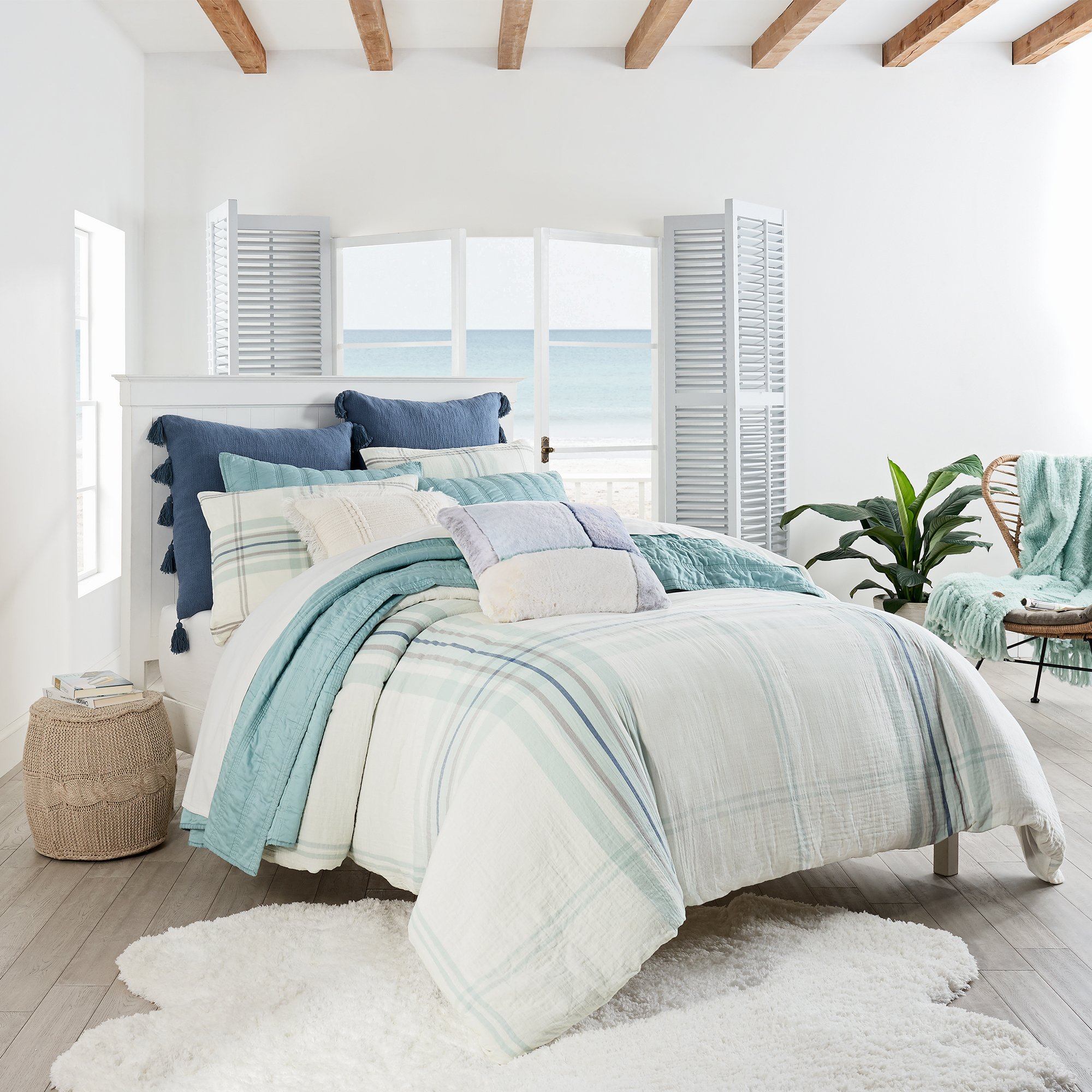 UGG_2020_Coastal_Simone_Blue Crush_Comforter_Alt_Low Res.jpg