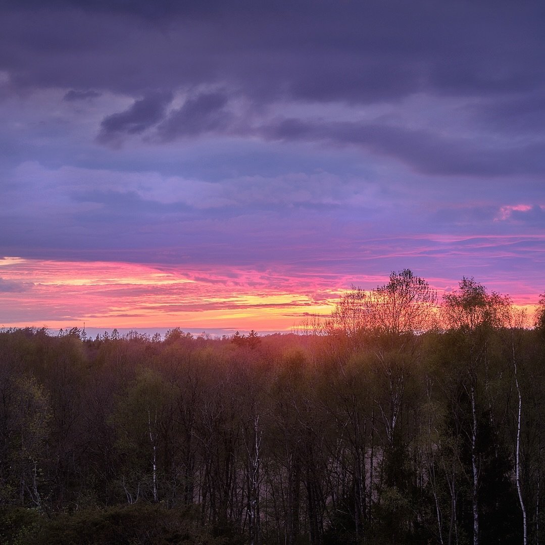 Beyond  the sunset
.
.
.
.
.
#sunset #sunsets_captures #loves_sweden #loves_sweden_nature #sweden #sweden_images #soten&auml;s #tossene #hunnebostrand #zenscape_photography #solnedgang #v&aring;r #v&aring;ren #sverige