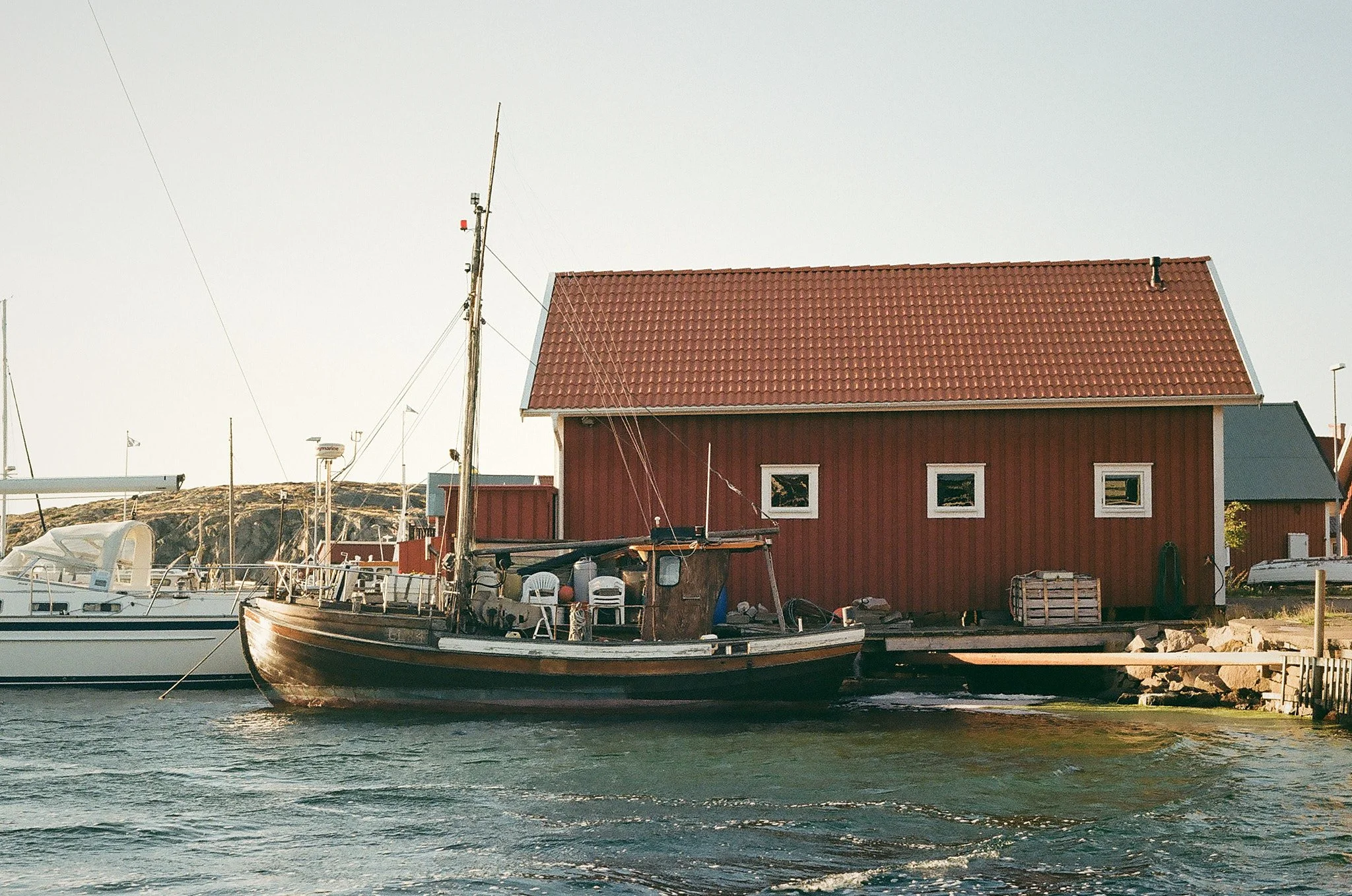 En vacker båt vid väjern tagen med Kodak Gold 200