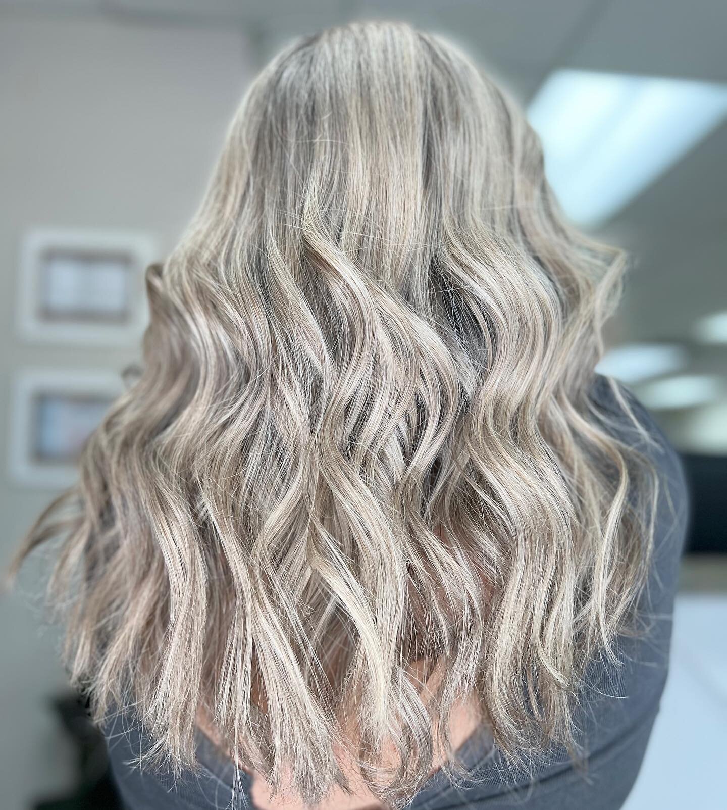 You can&rsquo;t get much blonder than this🤩

Marissa&rsquo;s client achieved all hair goals after several sessions of full head highlights &amp; toning ✨

#platinumblonde #fullhighlight #lowlights #redkenshadeseq #amikahairproducts #olaplex