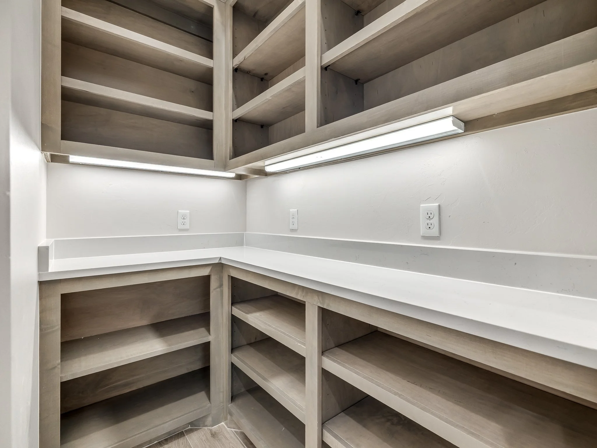 2114 W Cole Dr-25.jpg