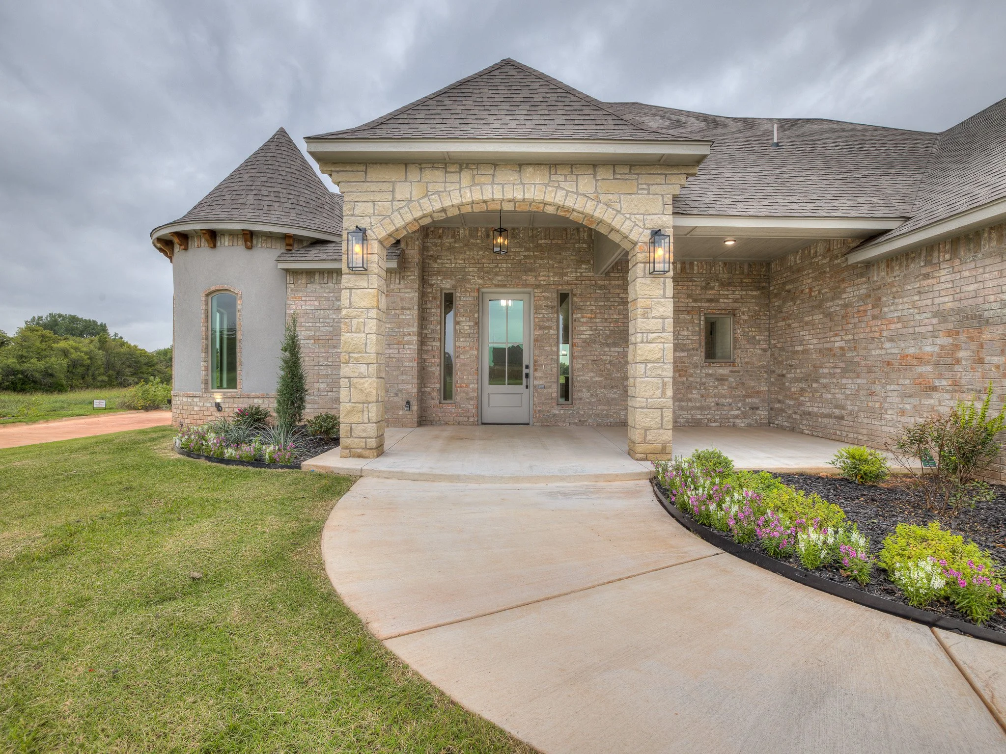 2114 W Cole Dr-7.jpg