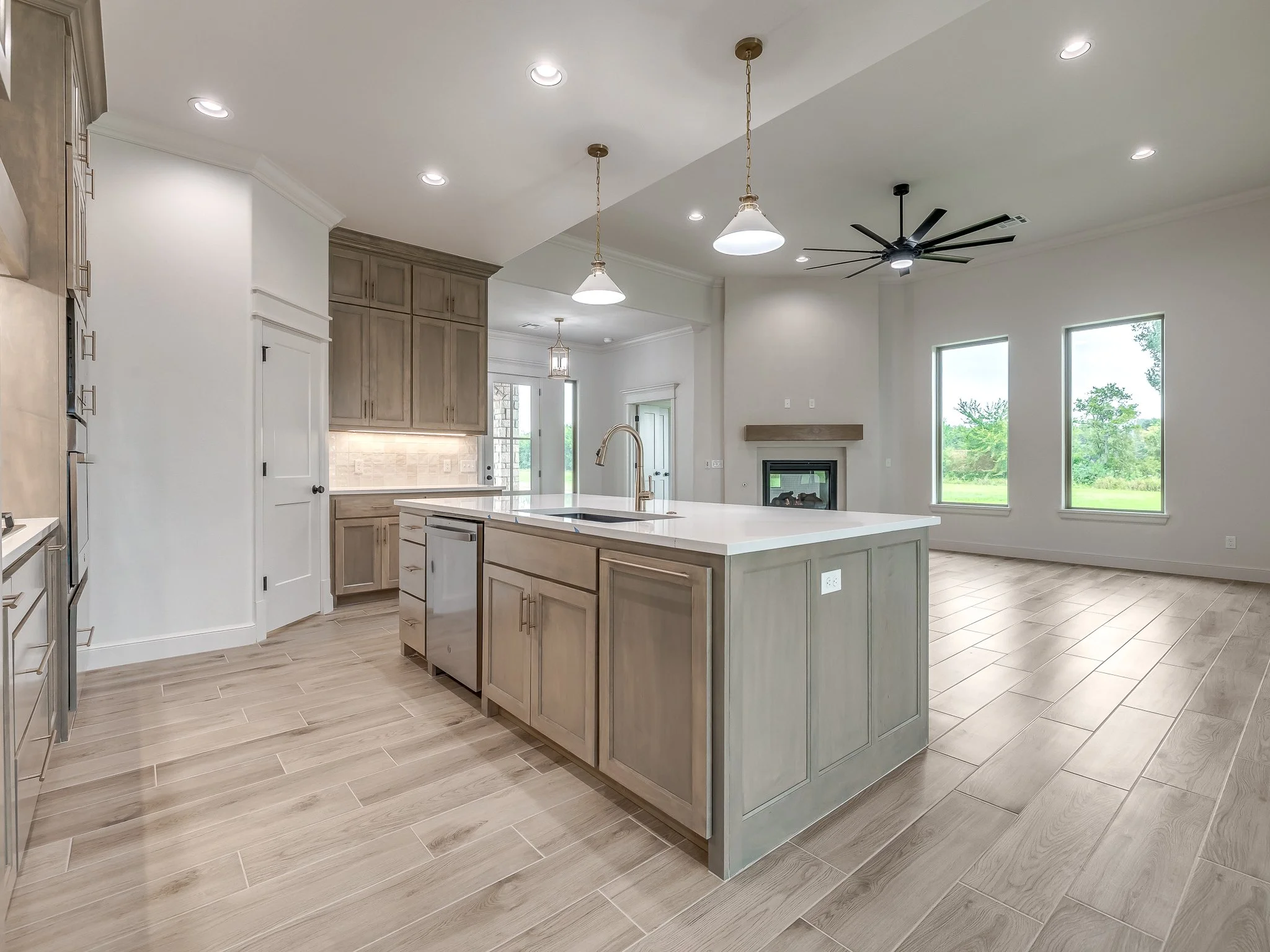 2114 W Cole Dr-19.jpg