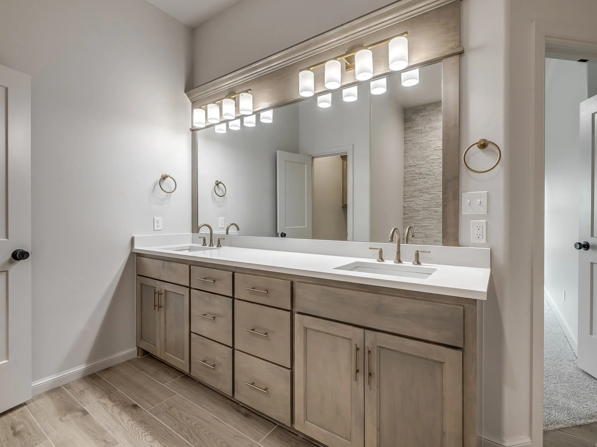 2114 W Cole Dr-34.jpg