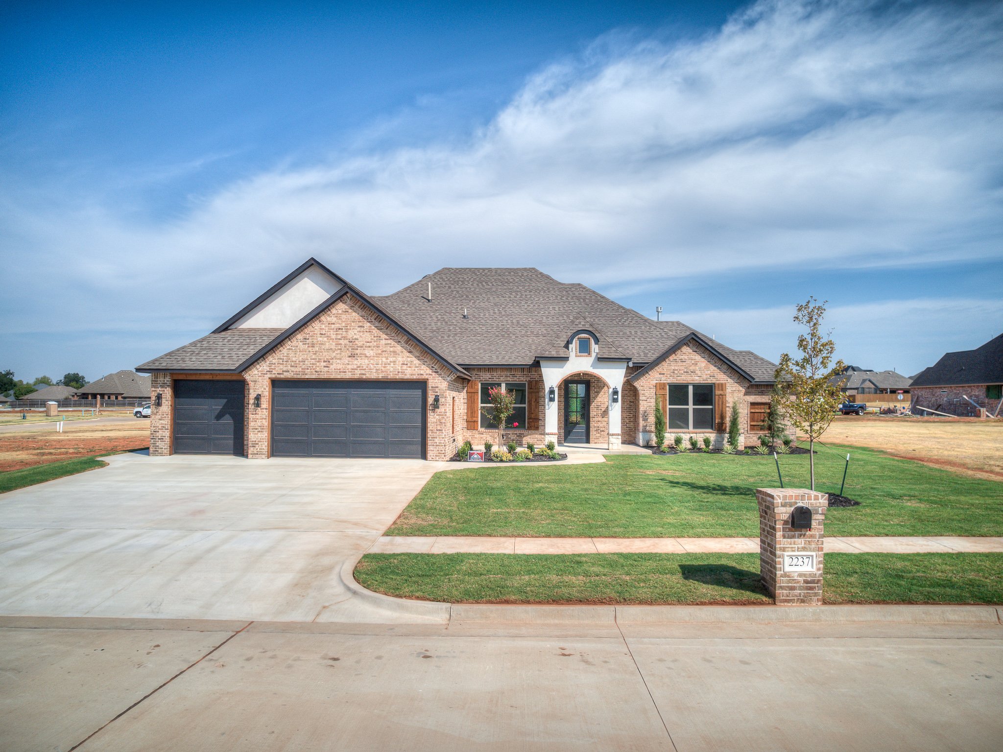 AVAILABLE - 2237 W Cole Drive, Mustang - 4 BEDS/2.5 BATH/2,524 SQFT