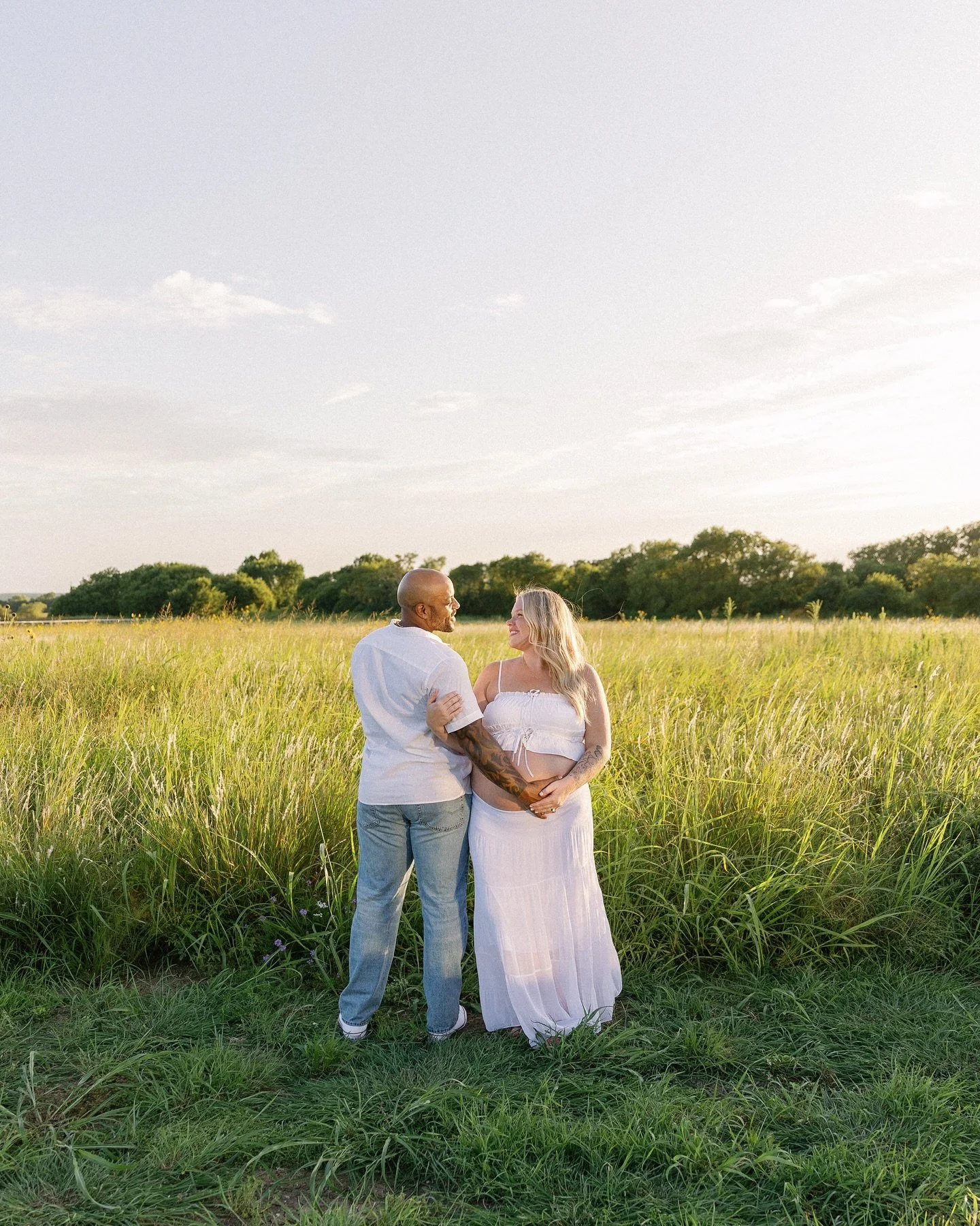 Always ecstatic to photograph maternity photos but I&rsquo;m double ecstatic when it&rsquo;s a couple I&rsquo;ve worked with for YEARS!! We started with their engagement session, then I got to capture their wedding and NOW THIS! Are you kidding 🥹🥹 