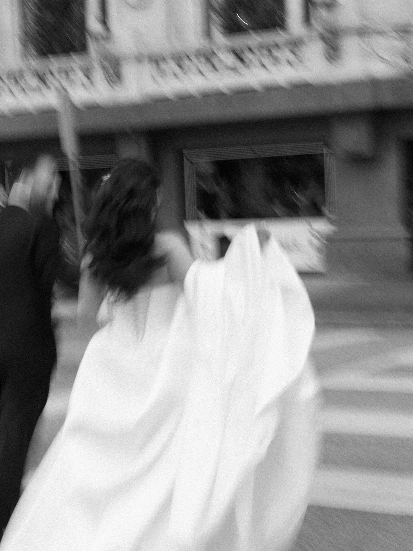 A few months ago I got to photograph this one with @mayandsonsphotocinema completely in awe of the reception decor and the wedding cake!!! These are just a couple of shots I took while assisting Mia ❤️❤️❤️