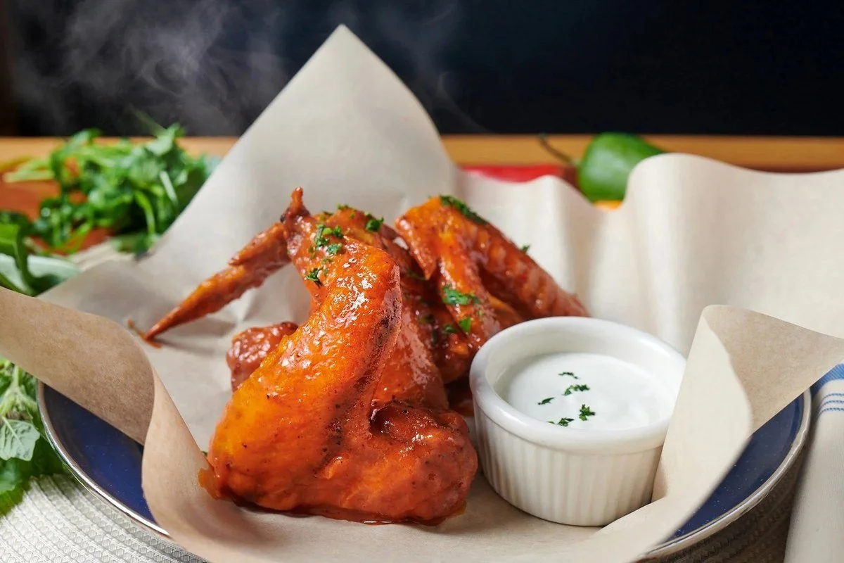 Spicy chicken wings with ranch dip
