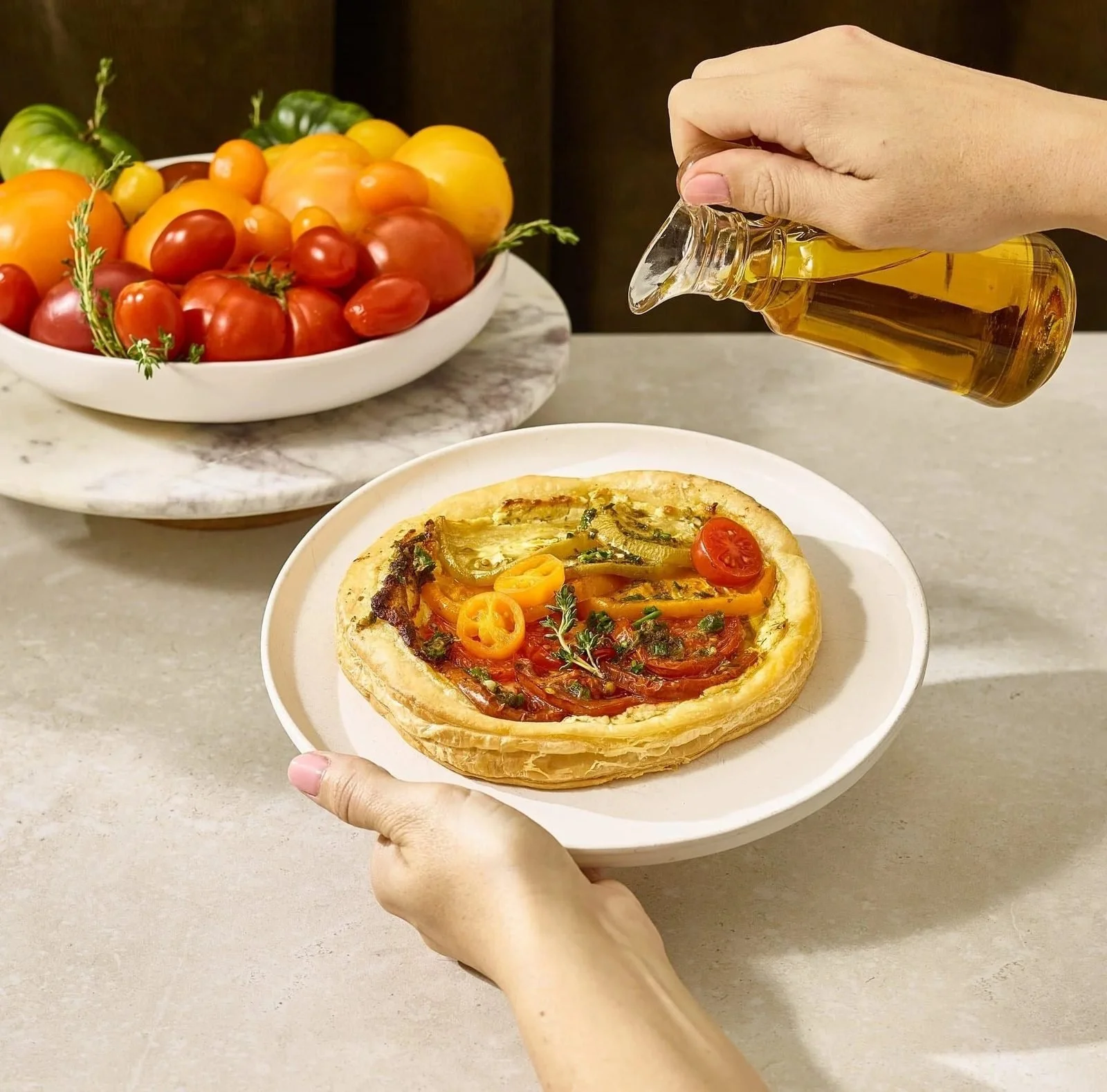 Food styling: tomato tart with olive oil pour