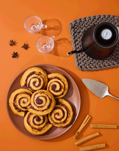 Food styling: cinnamon roll stop motion
