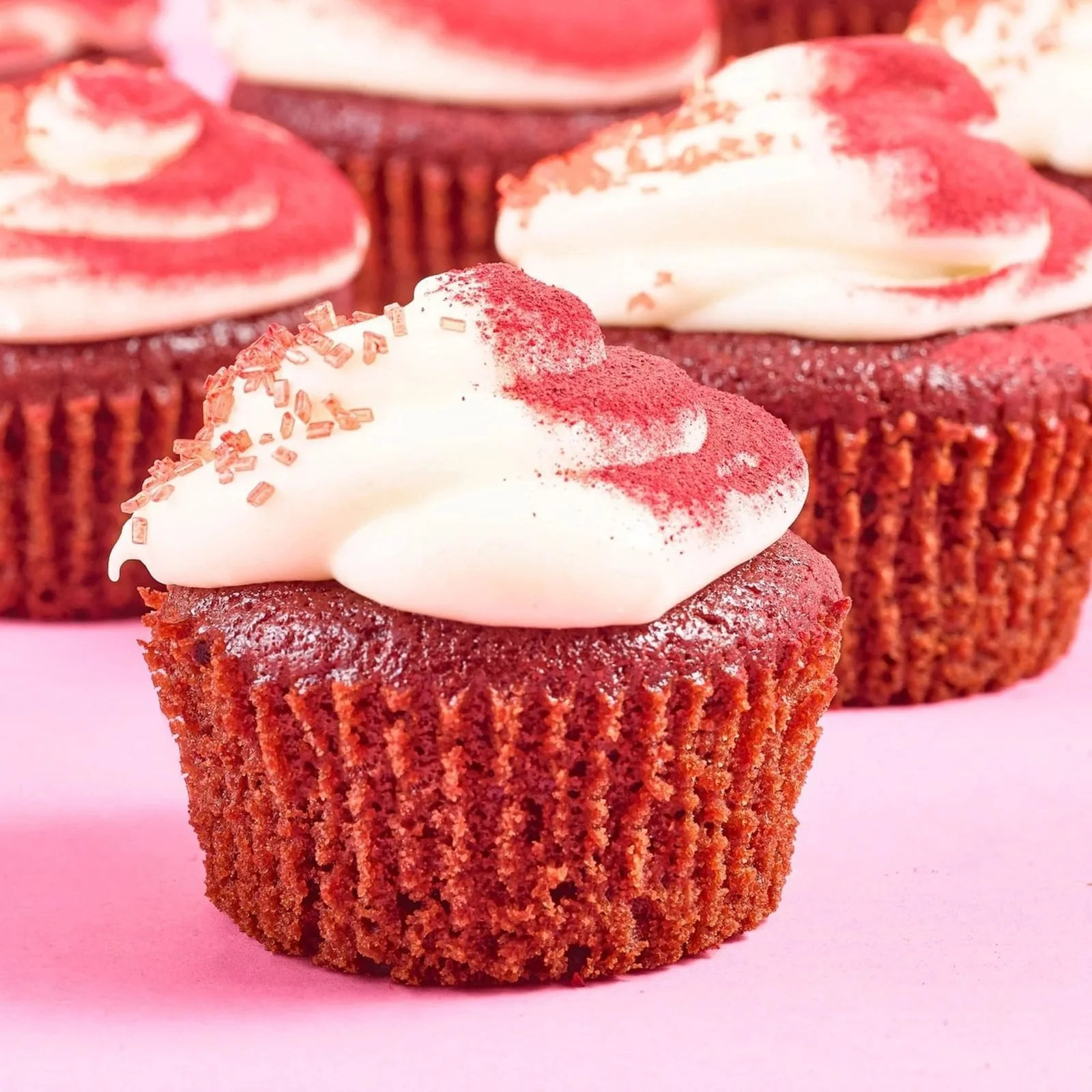 Food styling: red velvet cupcakes with cream cheese frosting