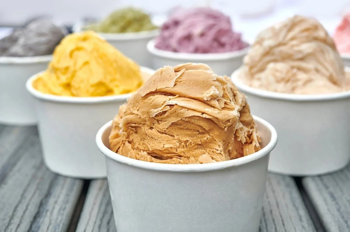 Gelato scoops in paper cups