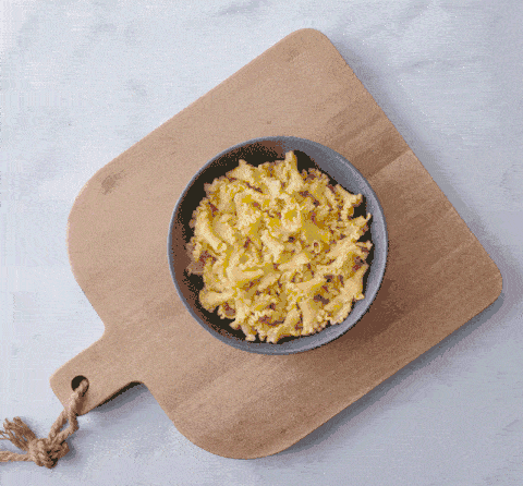 Stop motion GIF of chili and sauce drizzling over pasta. Animated pasta content.