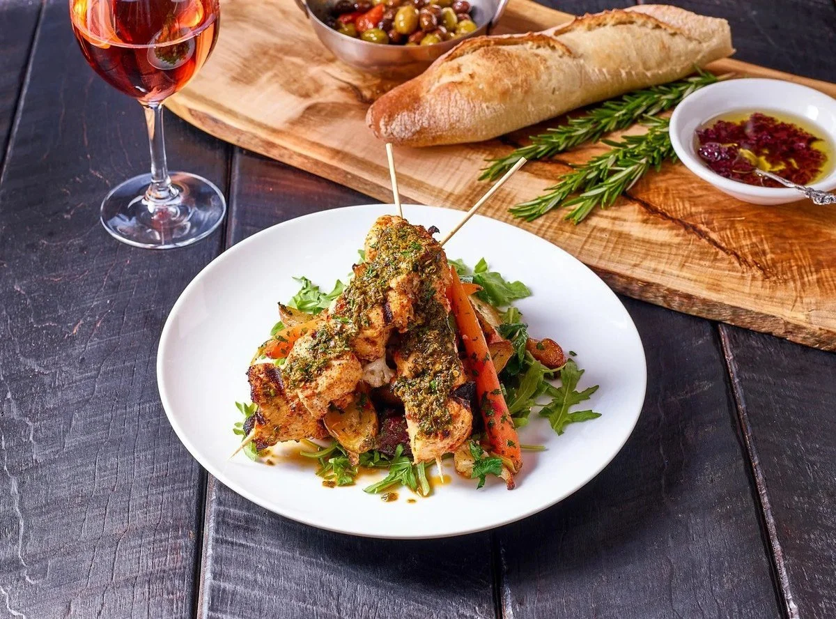 Lamb skewers with salad and baguette