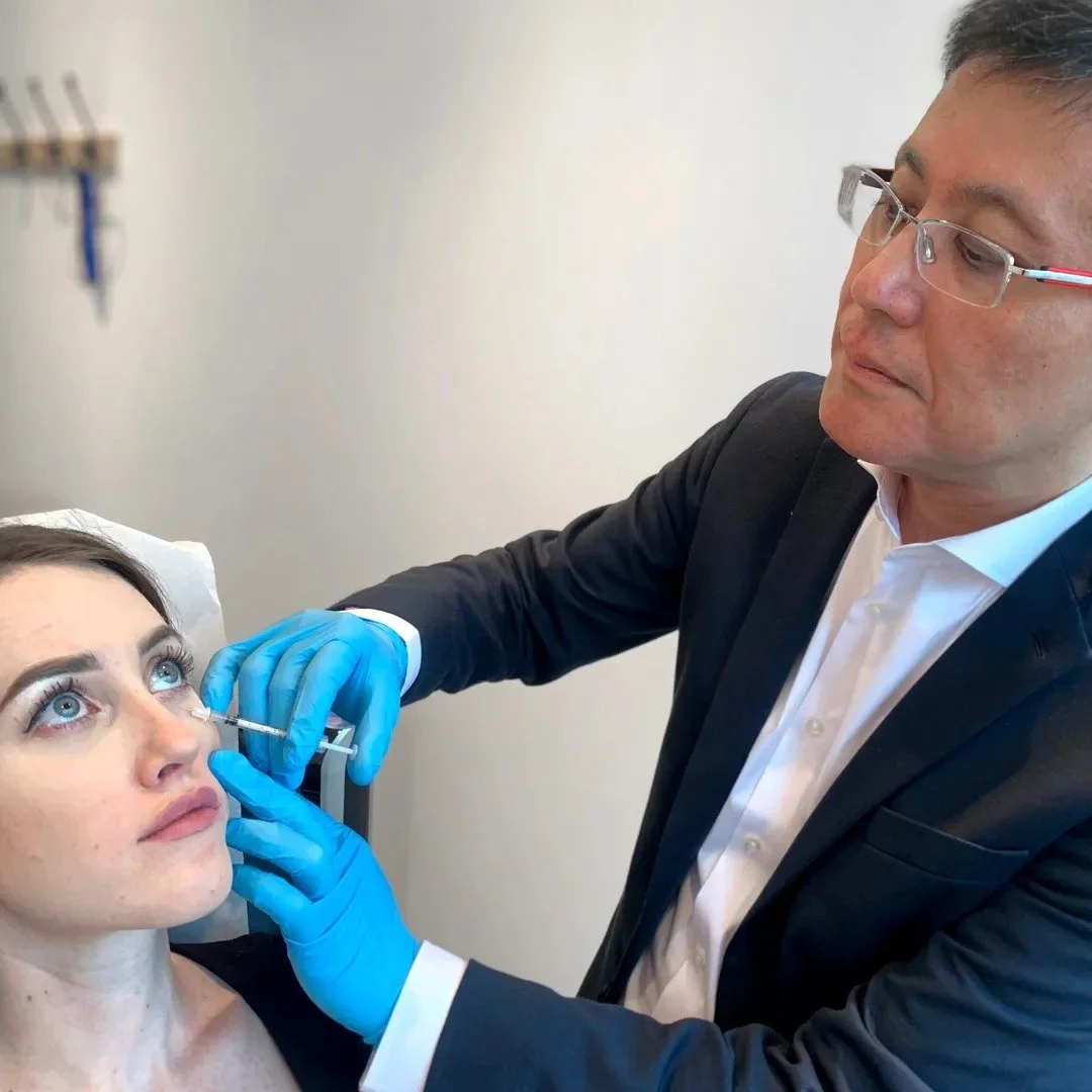 A look at Dr. Jimmy Kwok in action ✨

Dr. Kwok&rsquo;s Expertise Includes:
💉 Neuromodulators, dermal fillers &amp; PRP rejuvenation
🌍 Advanced injection techniques from Canada, Italy, France &amp; Korea
🎓 Harvard Medical School &ndash; Laser &amp;