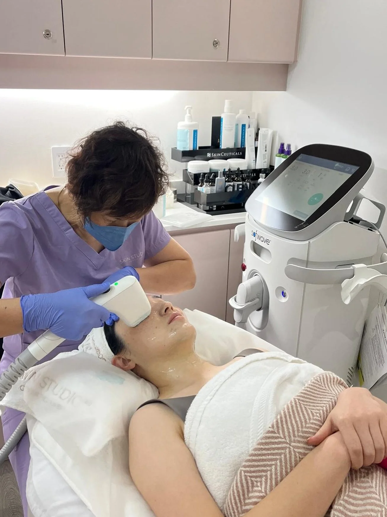 When did you get this hot? 🔥 
Shhh&hellip; 🤫 It's Sofwave.

Snatched in one session. Book your consult today