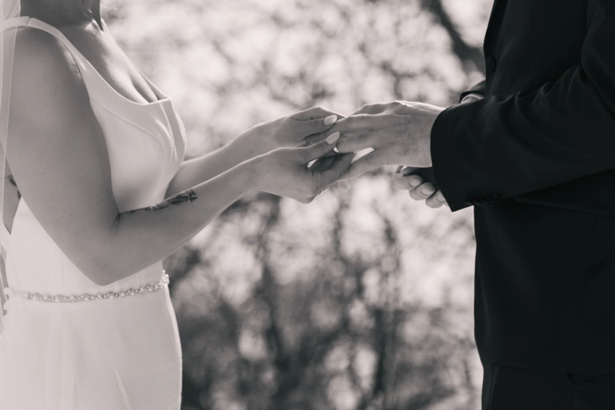 Elopement-Governmenthouse-Edmonton-Downtown 14.jpg