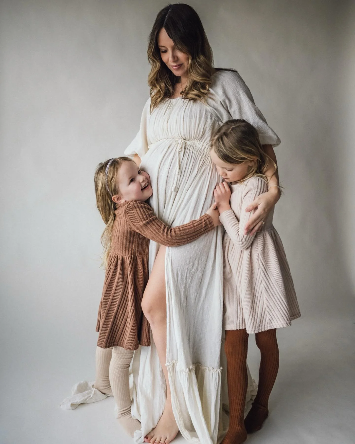 Motherhood Mini Session! Book Now. Link in my bio to secure your spot 

DETAILS 

Sunday May 3 
@leducloftonmain in Leduc 
20 minutes 
15-20 images of your choice 
$295 plus gst 

I can't wait to see you all there ! 🤍