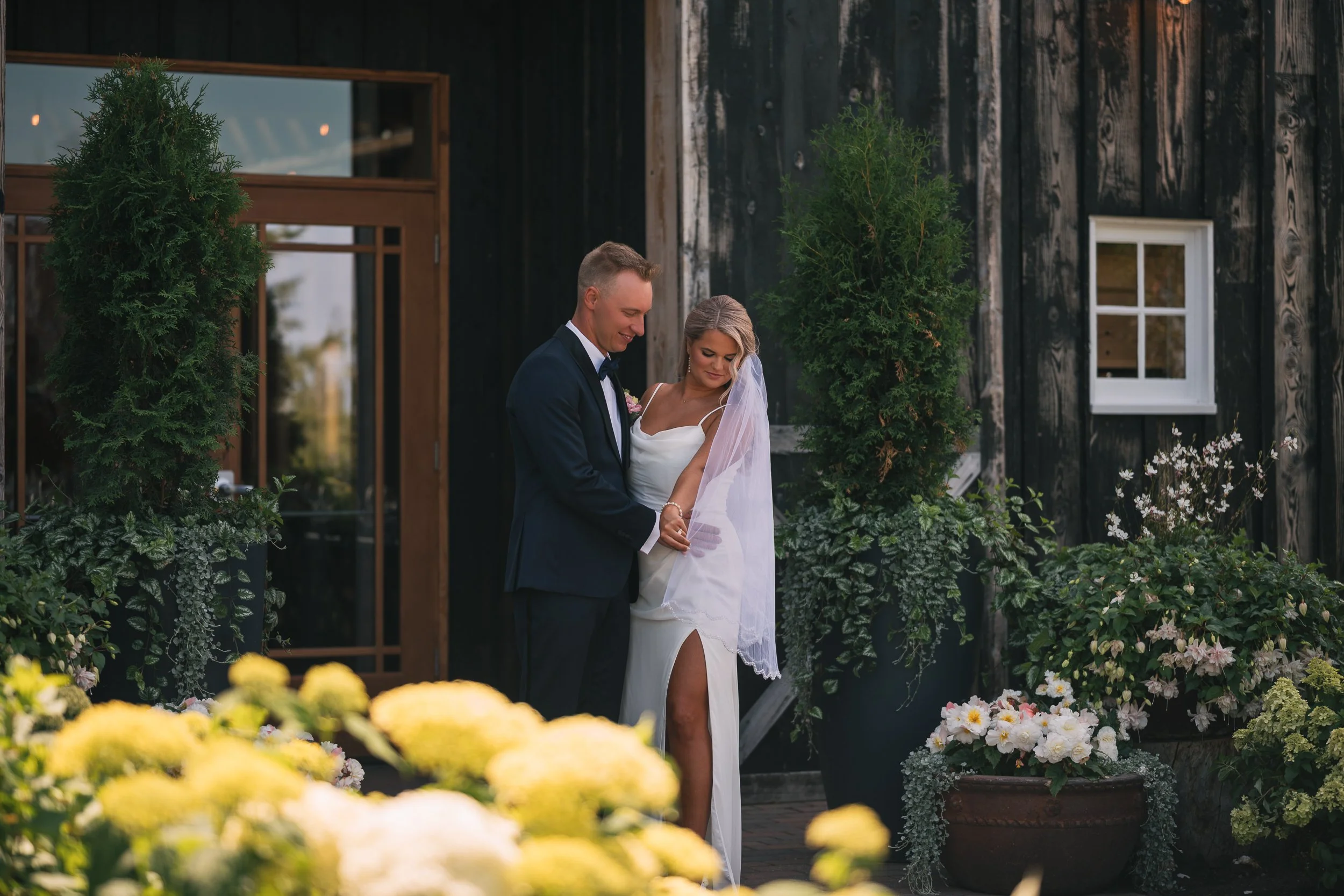 Black Barn Wedding in Wetaskiwin | Alberta Wedding Photographer