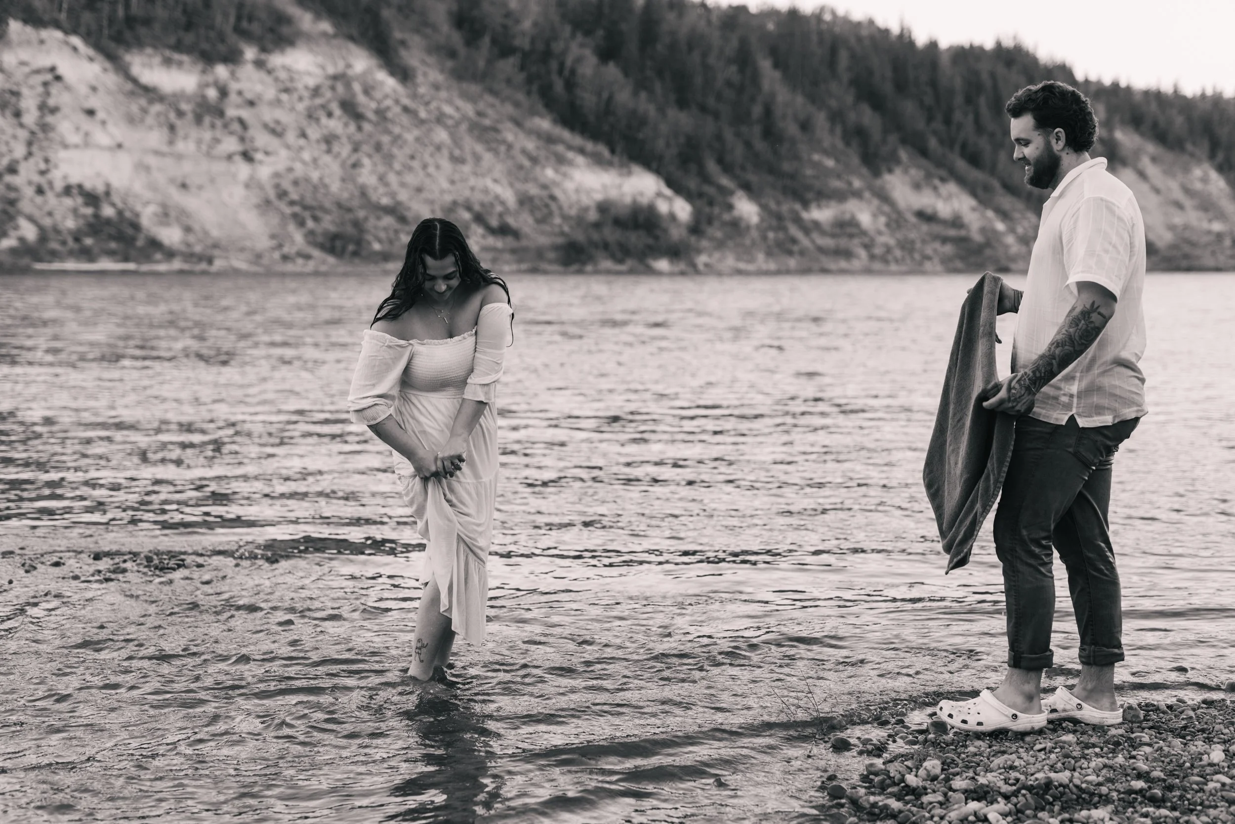 Edmonton-Leduc-Devon Engagement Photographer-Water Photos42.jpg