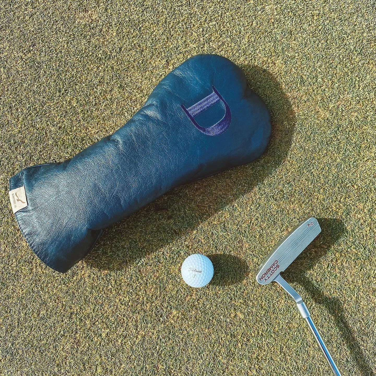 Can&rsquo;t have a putt for Albatross unless you tare that Kangaroo leather headcover off the big dog on every hole 😉

#golf #golfheadcovers #golfadelaide #pga #pgatour #golfaccessories #golflife #golfaddict #albatrossco