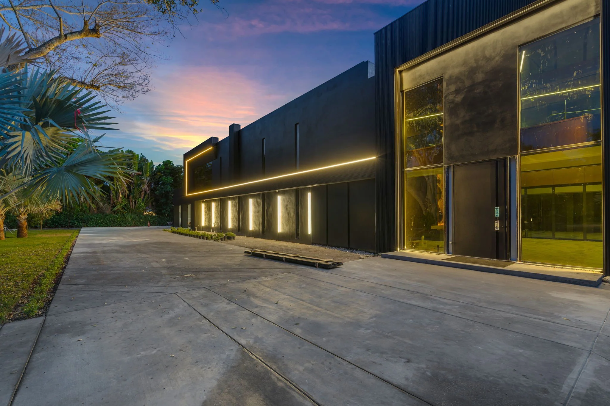 32-web-or-mls-13500SW69th-3.jpg