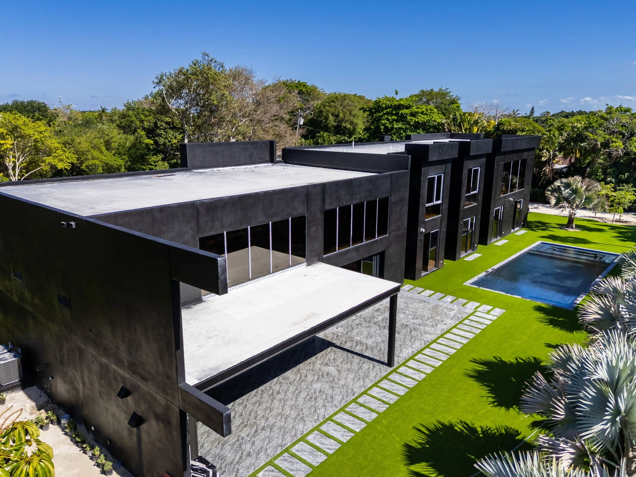 23-web-or-mls-13500SW69Ave-3.jpg