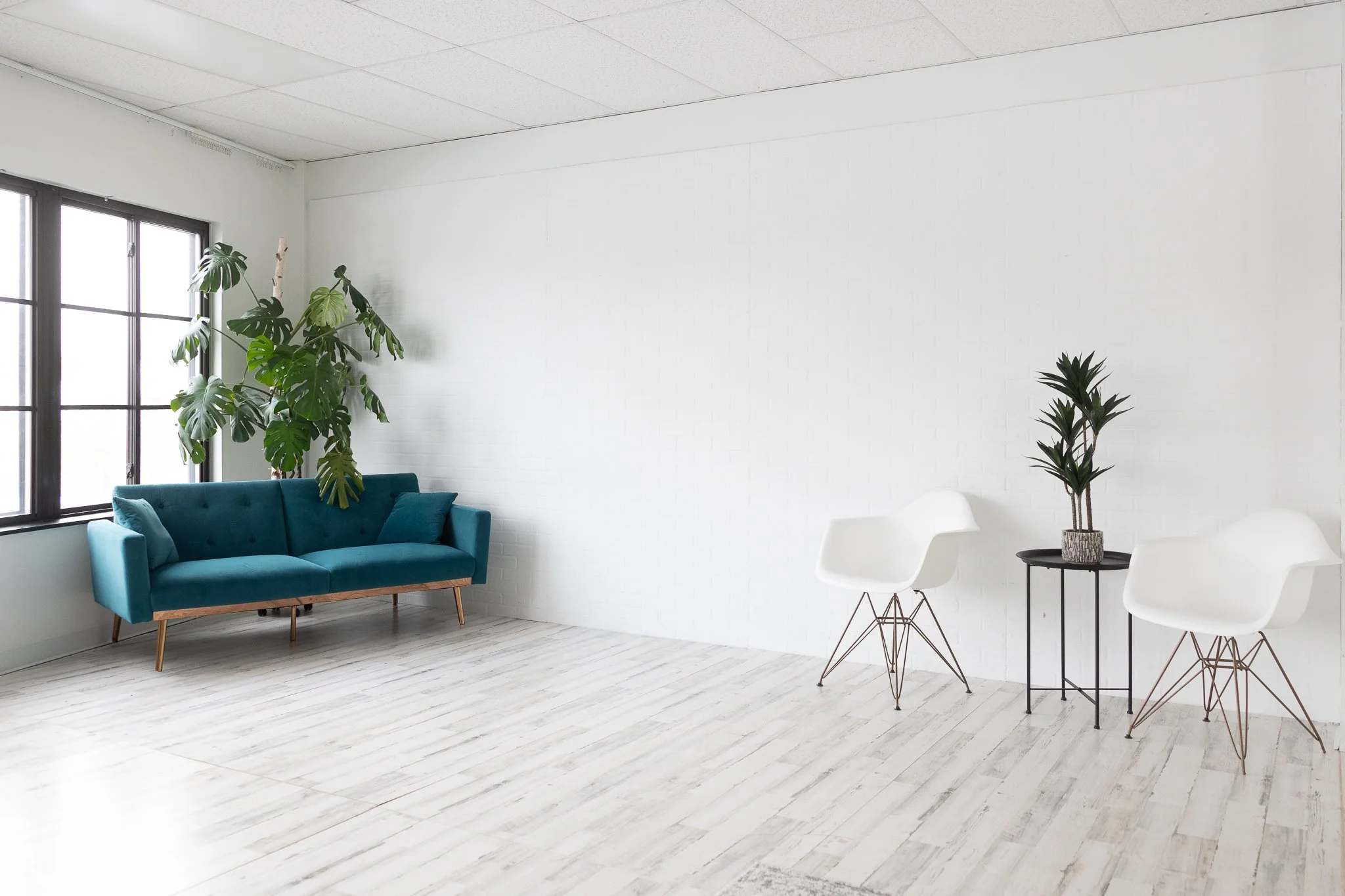 Middle Room with white brick wall