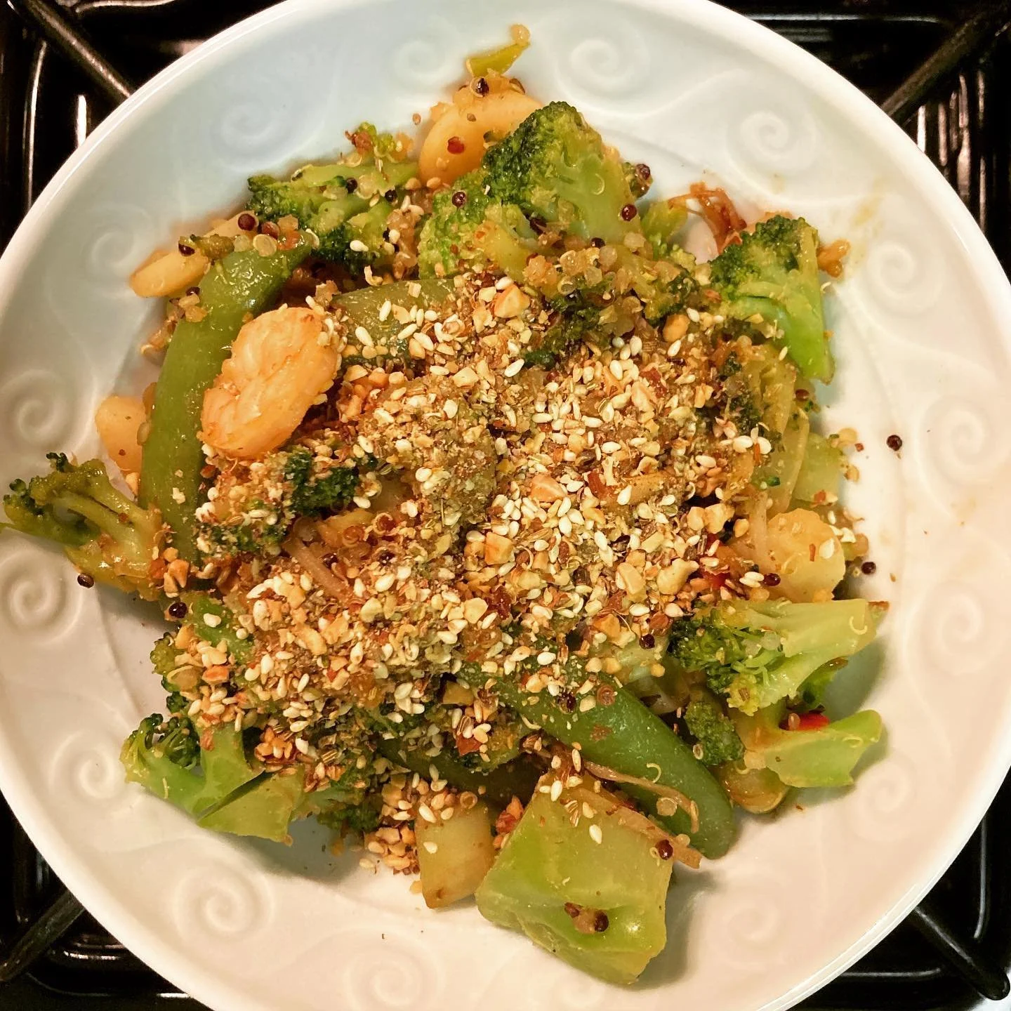 Was craving Chinese so I whipped up @traderjoes shrimp stir fry plus some quinoa I had in the fridge. Instead of using the seasoning it came with, which had a lot of ingredients I couldn&rsquo;t pronounce, I used sesame oil, coconut aminos and my new