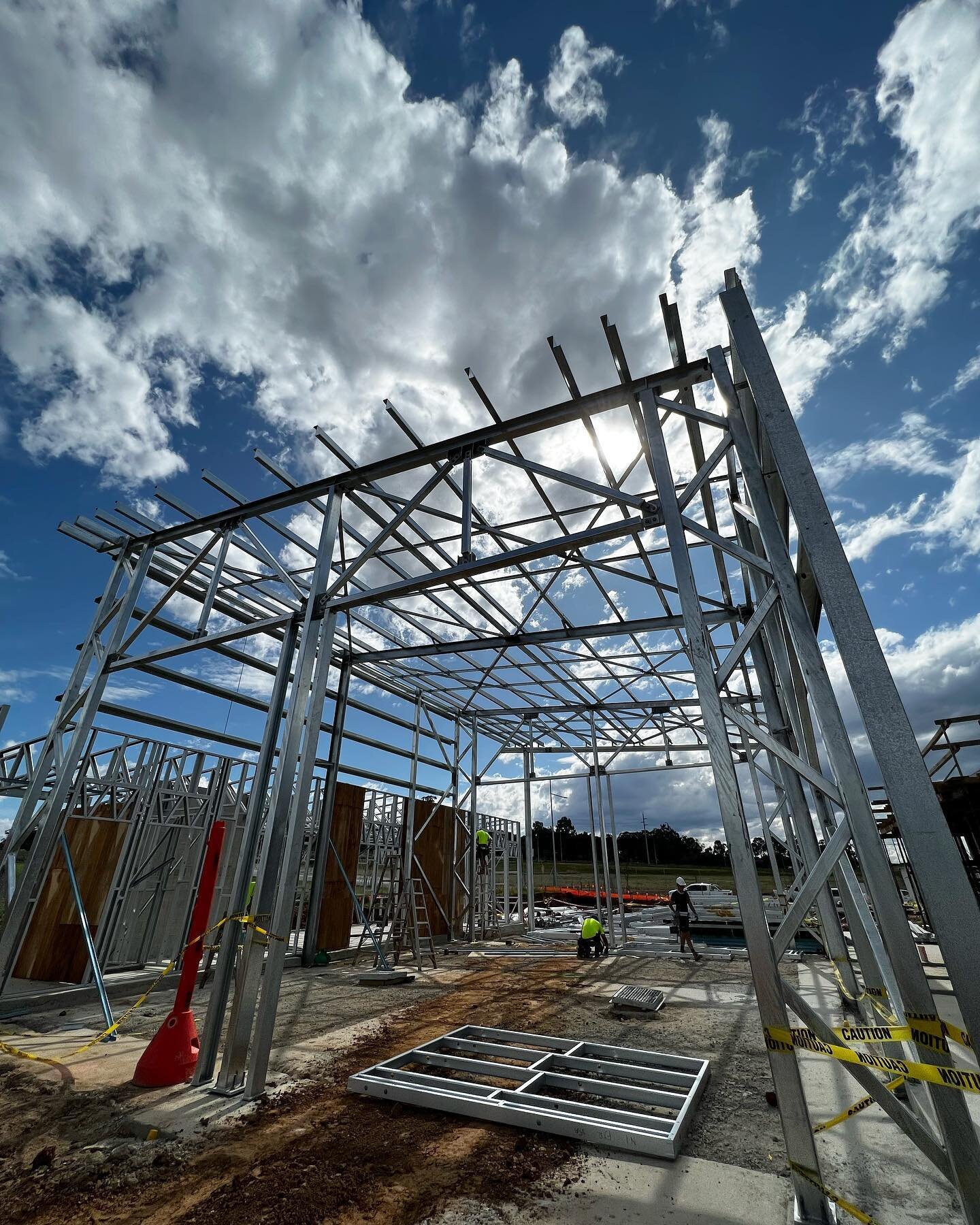 Current Project - Oran Park Fire Station🧑🏽&zwj;🚒🚒👩🏽&zwj;🚒 

NSW Government&rsquo;s ongoing commitment to ensuring the safety of our local community. 

Swipe to see the view ➡️➡️
.
.
.
.
.
.
#dmccivilandstructural #steel #engineering #firestati