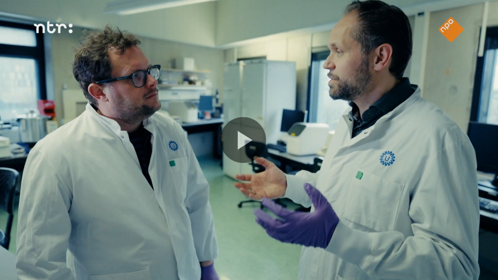 In their NTR series, science journalist Diederik Jekel and researcher Catalina Mosquera Rosas explore the science behind extending human life, together with CMM PI Peter de Keizer