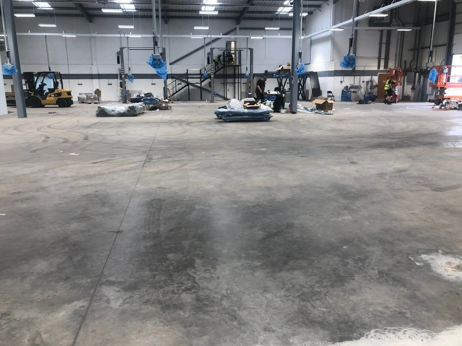 Epoxy self-smoothing system