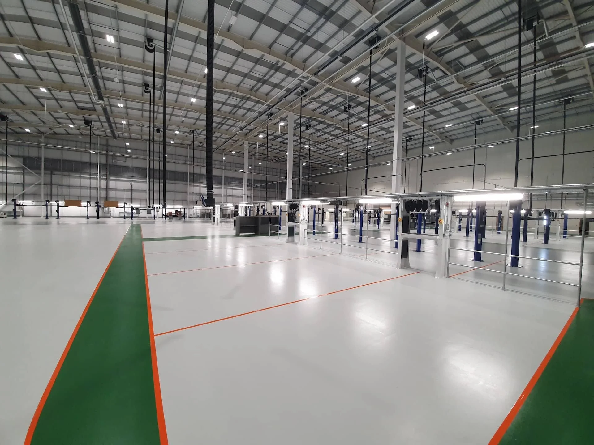 Epoxy self-smoothing system