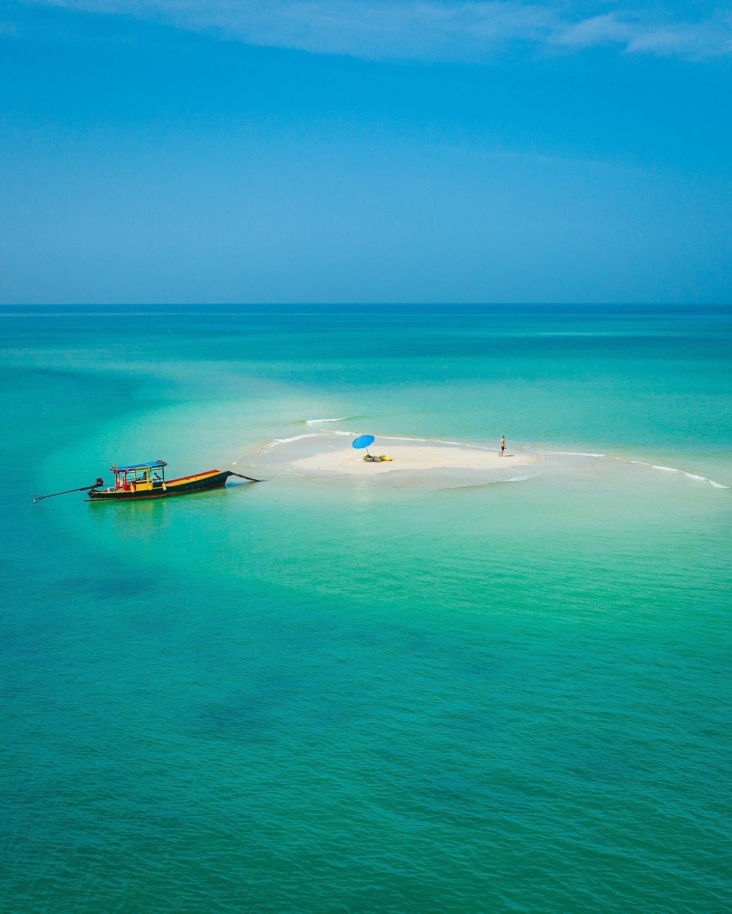 Who knew Thailand had sandbars like this?!😱🥰

📌Koh Pah, Khao Lak, Thailand. 

@khaolakwonderland 
#amazingnewchapter #amazingthailand #amazingthainess #thailand #thailandtravel #thailand🇹🇭 #escapetothailand #thailandtoday #thailandtrip #thailand