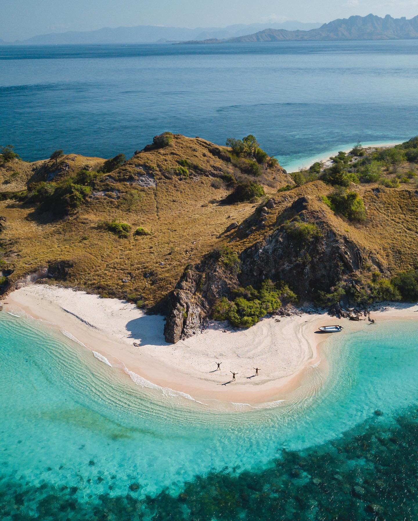 If you end up traveling to Flores, this is probably how you will spend your days! New day new beach! No complaints, just good vibes all the way🥰💦

📌 Somewhere in Flores, Indonesia 

#travel #indonesia #indotravellers #bali #baliindonesia #backpack