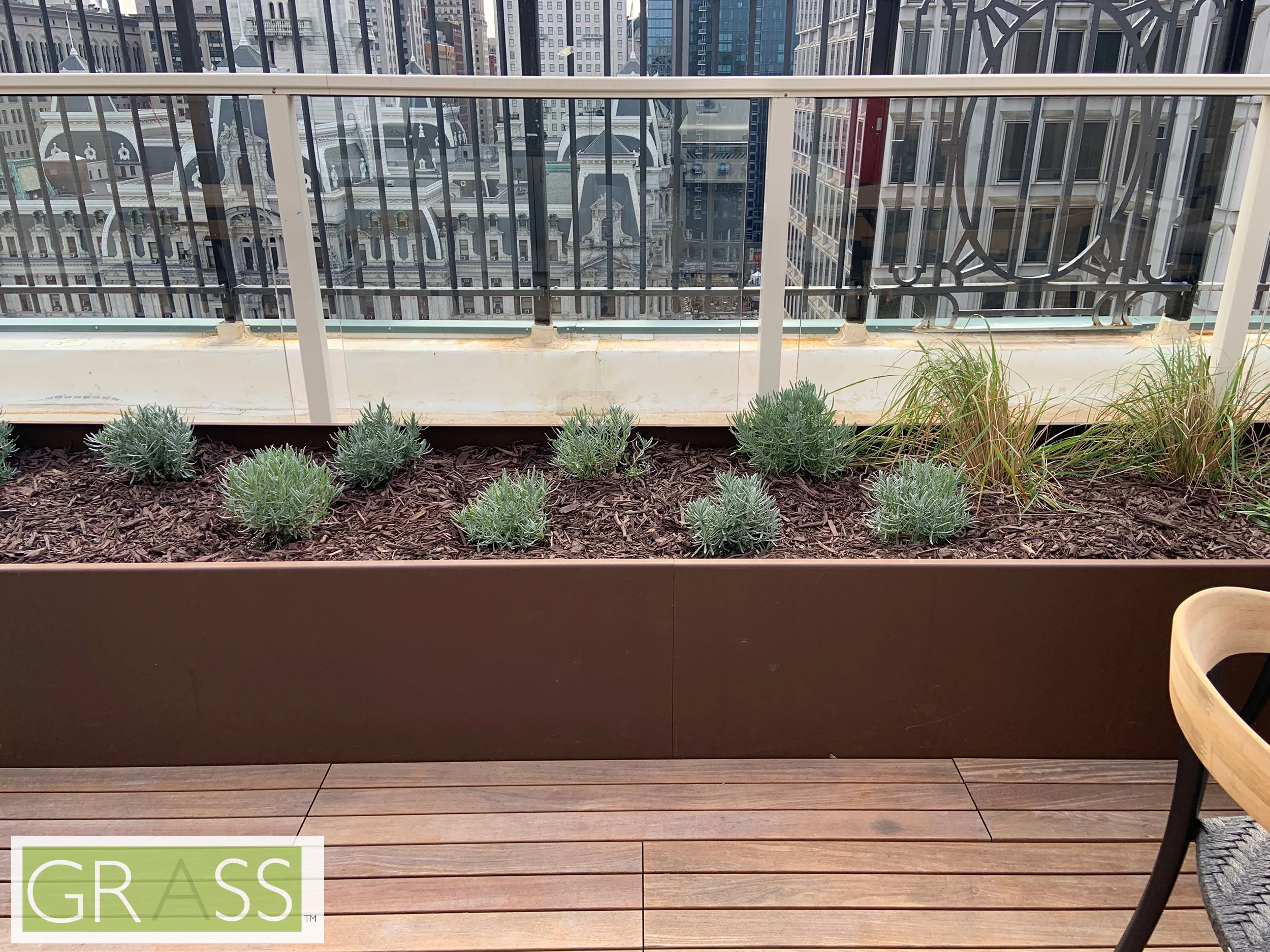 1401 custom planter IMG_1983-reduced.jpg