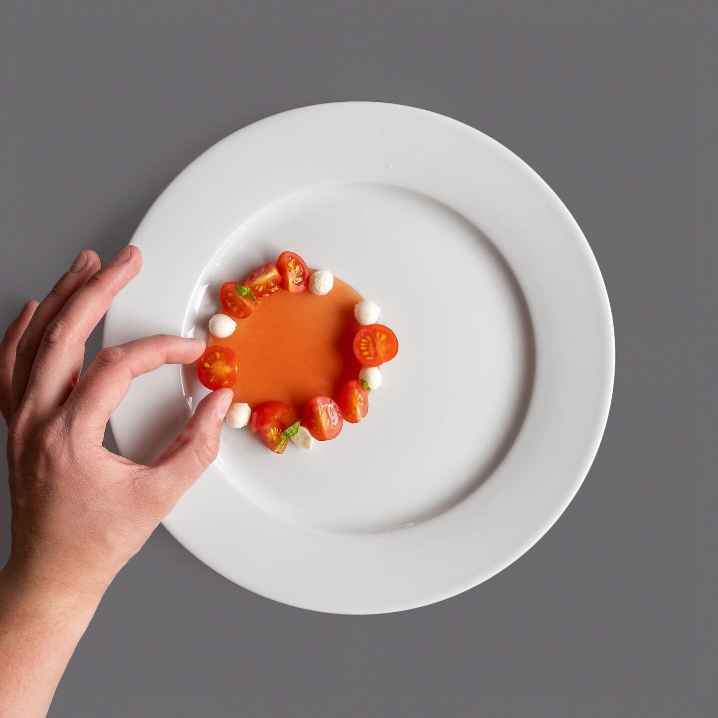 Revisited caprese salad w/ tomato and basil gel, Molecular Gastronomy. Molecule-R
&bull; Photography
#moleculargastronomy #foodphotography #plating #capresesalad 
(2021)