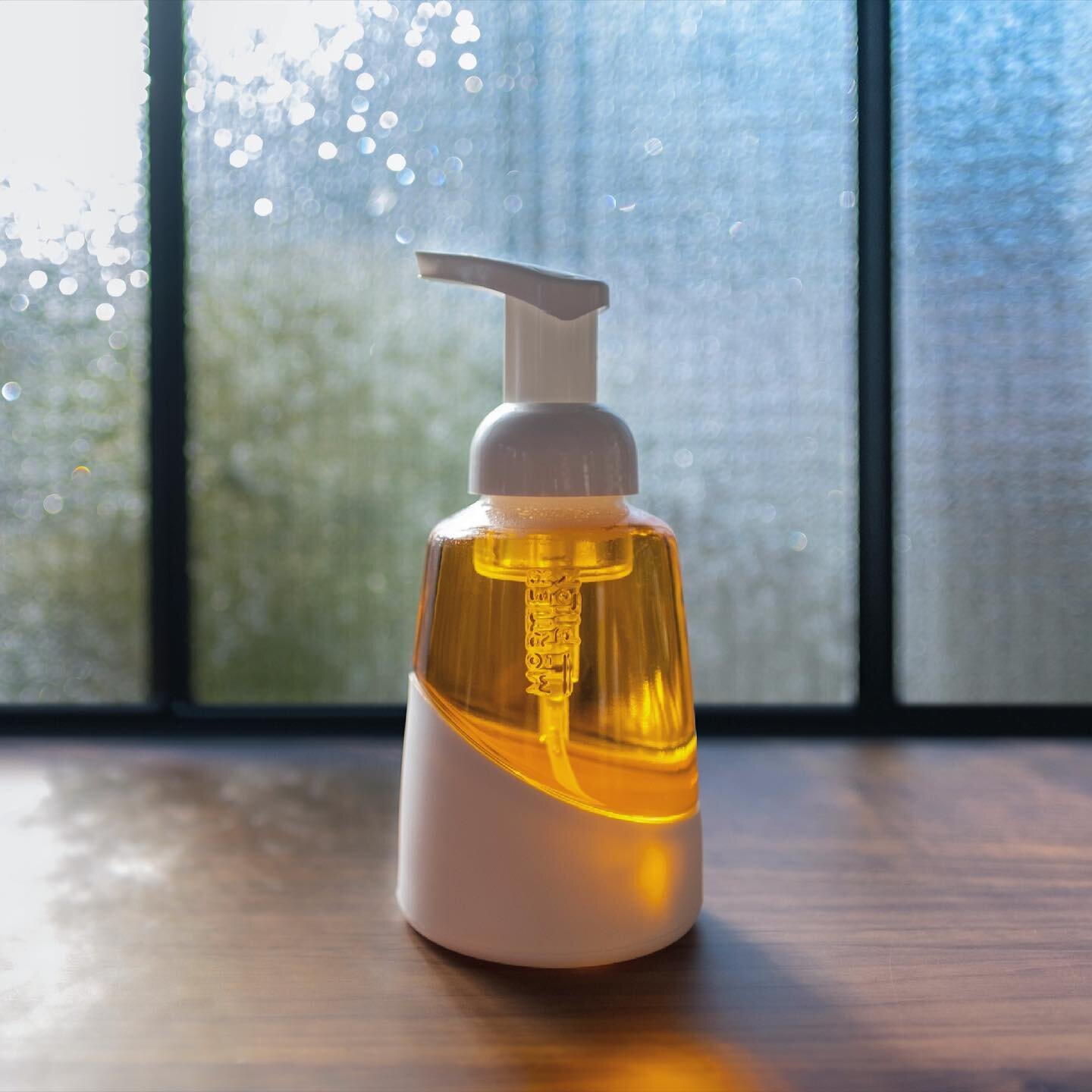 Reusable hand soap bottle, Mortier Pilon
&bull; Product design &bull; Product photography 
#productdesign #reusable #glassware #industrialdesign #productphotography
