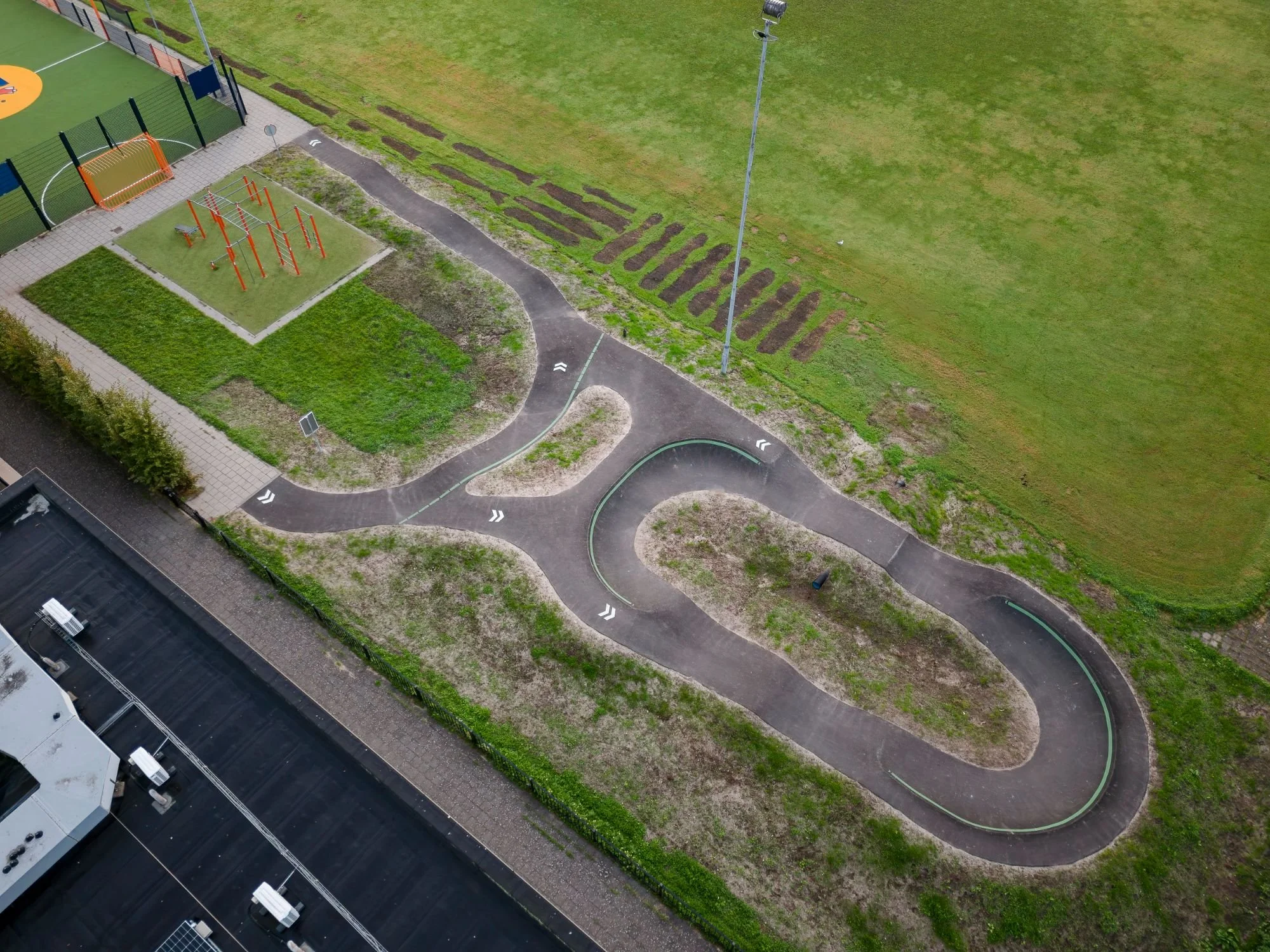Luchtfoto van pumptrack Morgenstond in de Sporttuin
