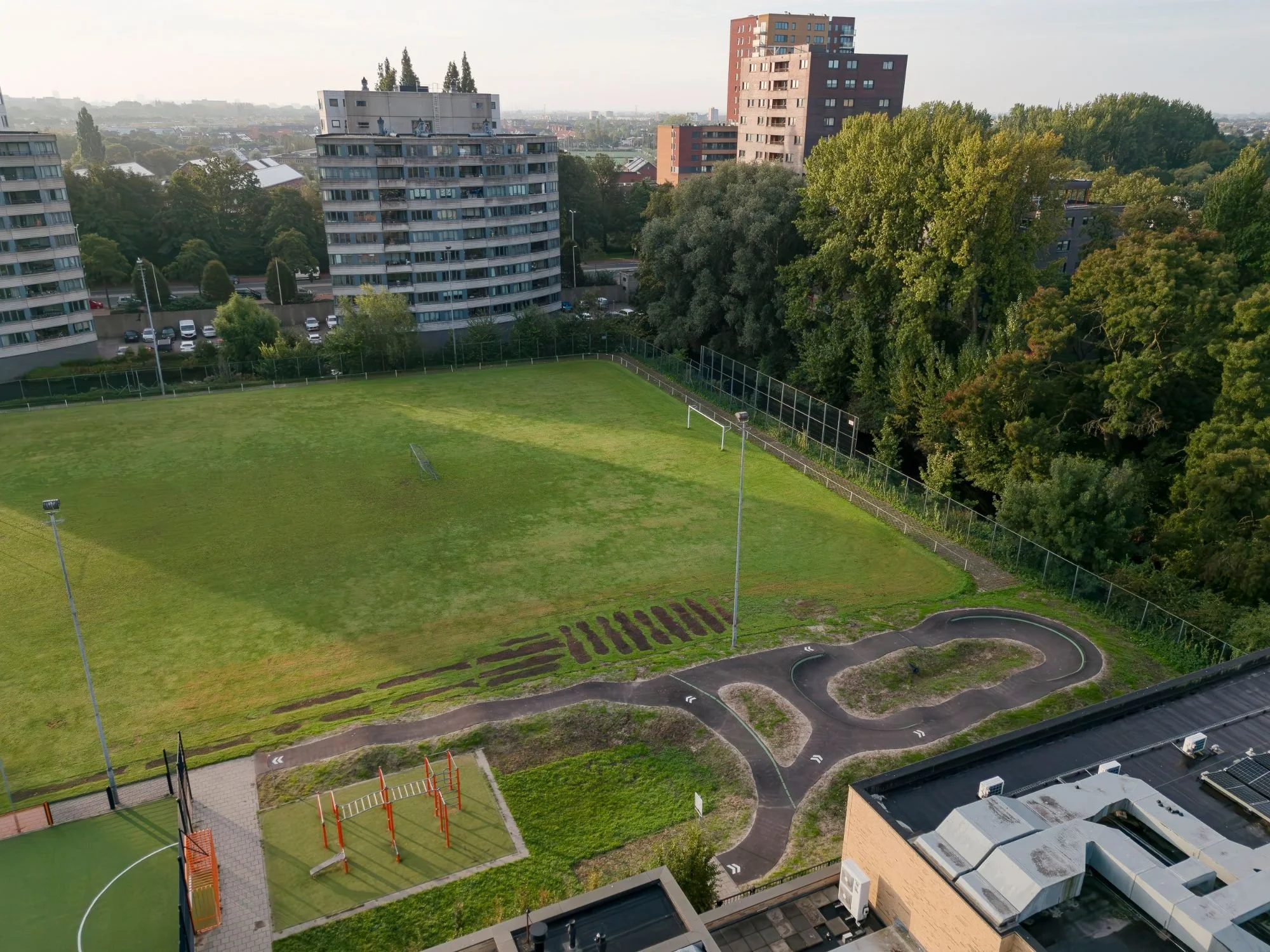 Dronefoto van de Sporttuin Morgenstond met pumptrack