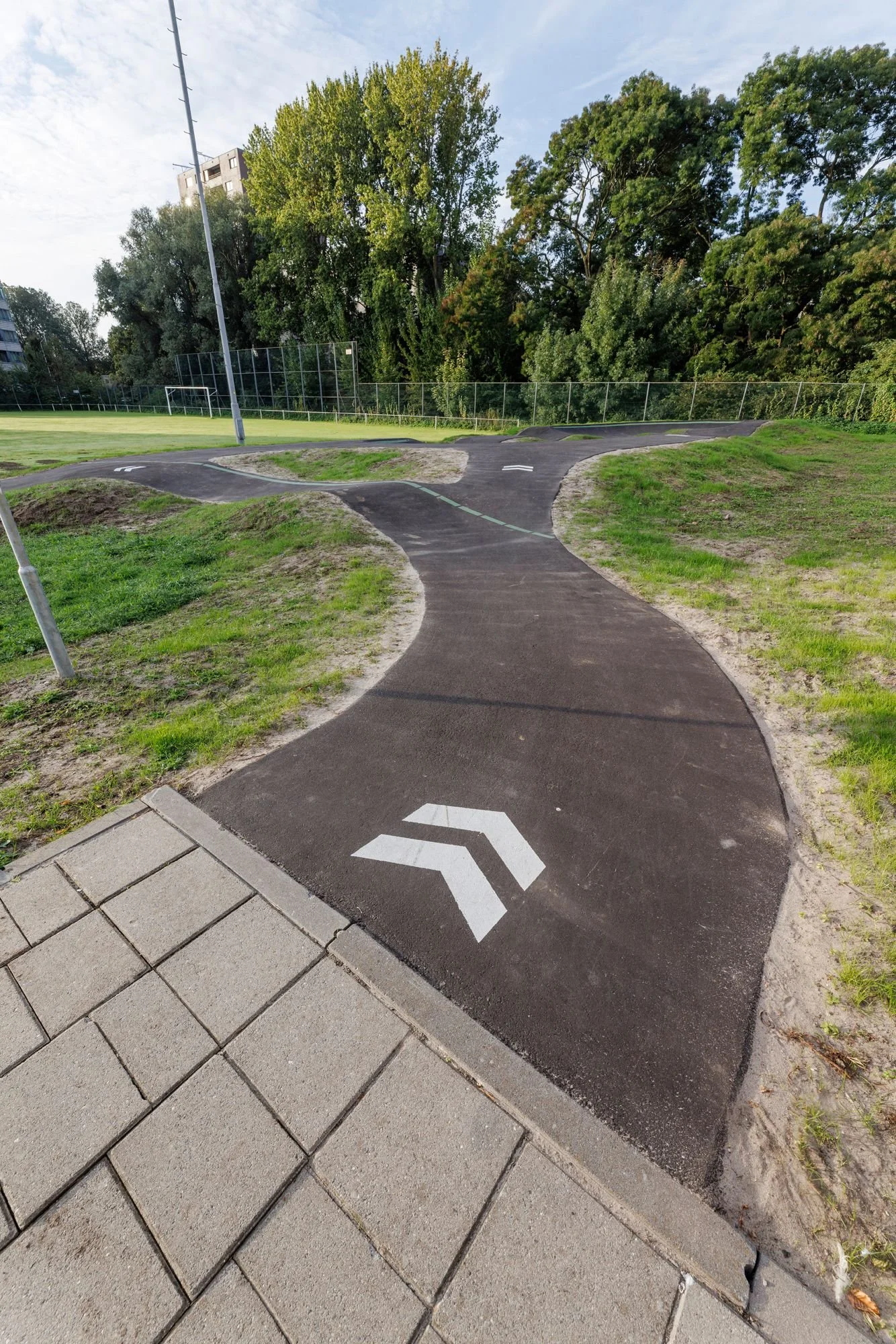 Pijlmarkering op de rijrichting van pumptrack Morgenstond